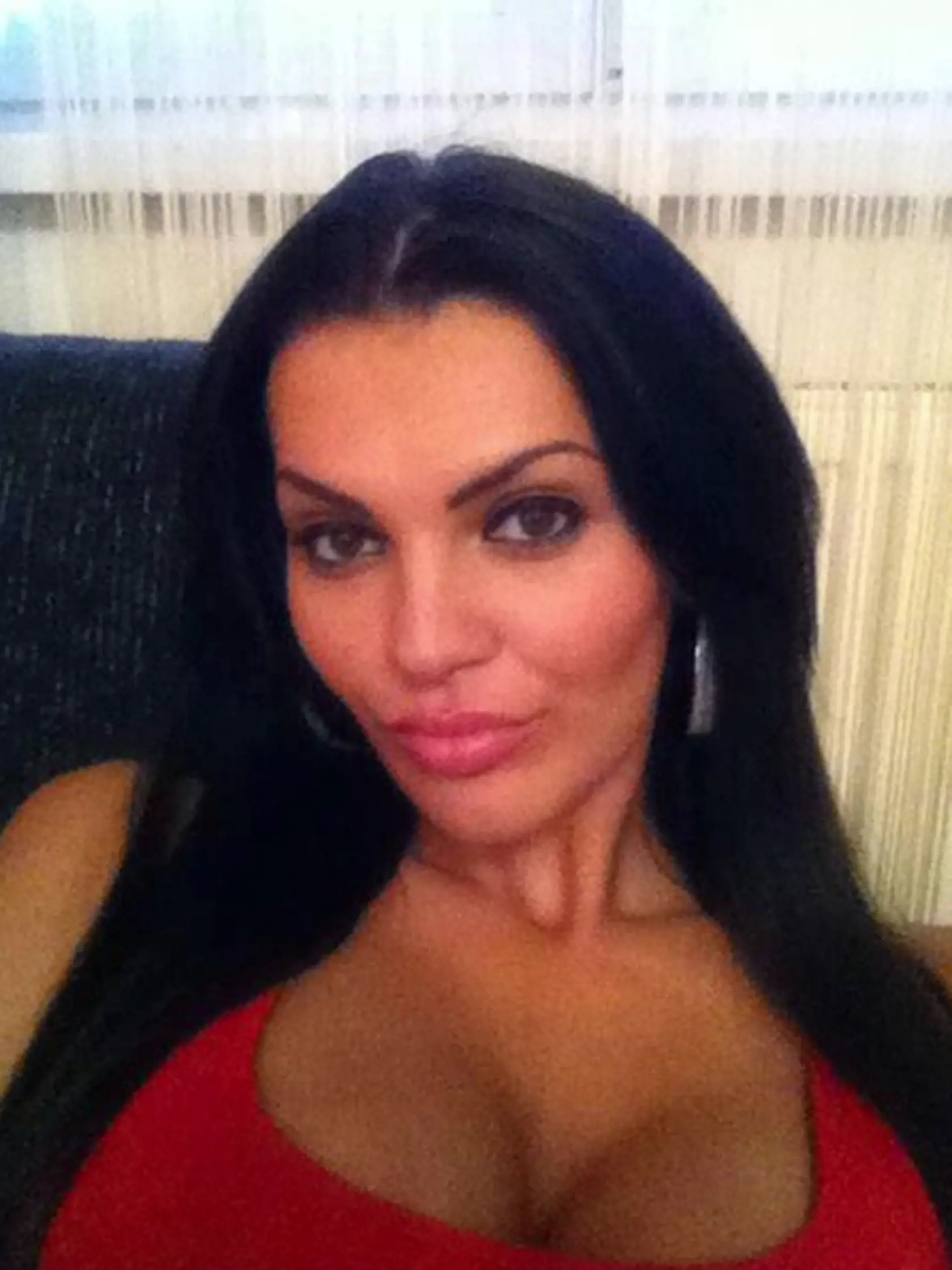 Brunetka Monika Ostrihoňová.