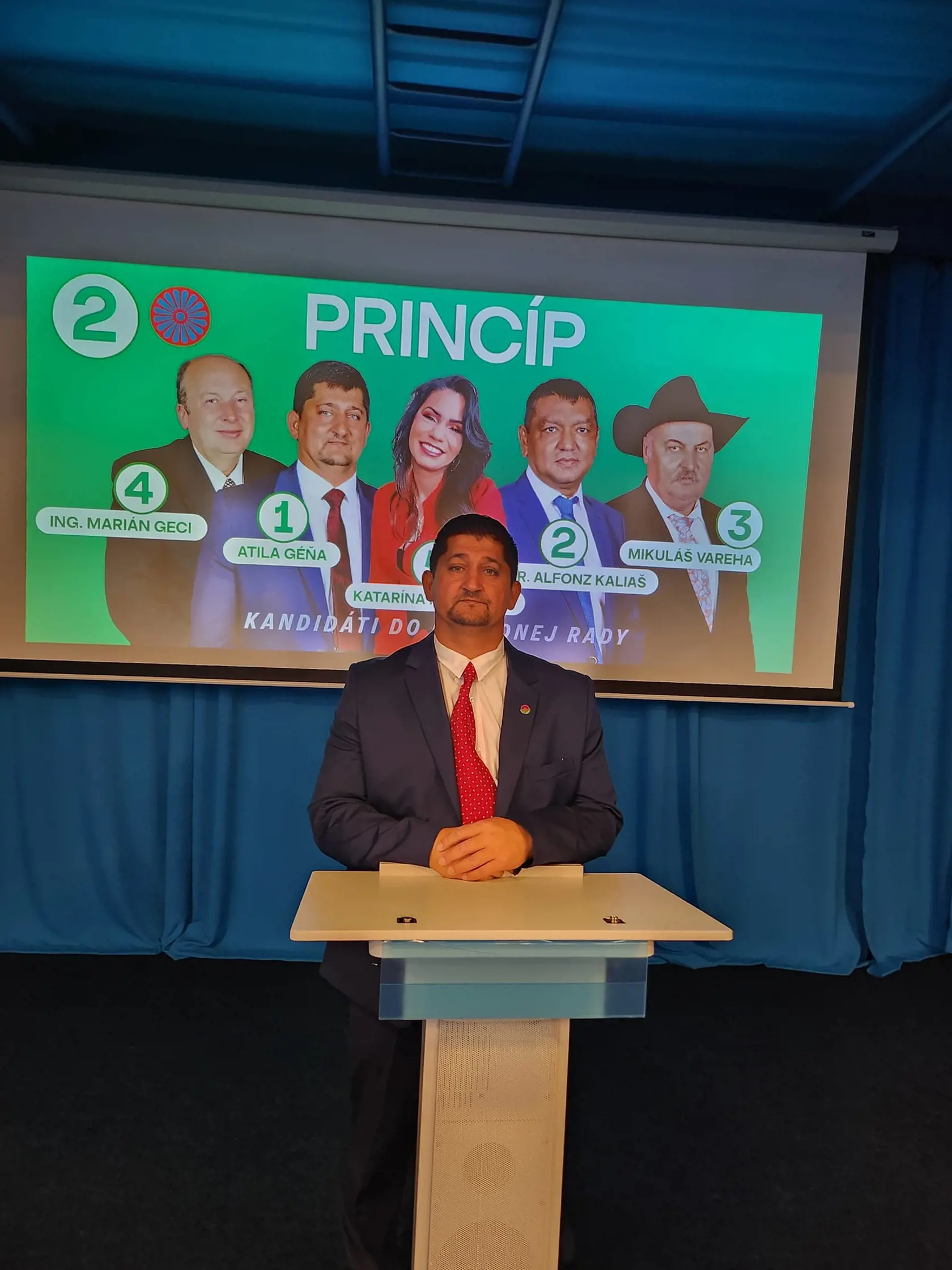 Ostatné mesiace sa mu darilo. Stal sa starostom, mesačne inkasoval tisíce eur. Stal sa lídrom kandidátky politickej strany Princíp, spolu s ním kandiduje za túto stranu aj známy kráľ Zemplína Mikuláš Vareha. Mal aj stavebnú firmu, zamestnával v nej miestnych Rómov. Vozil sa na rôznych, aj luxusných,  autách. Na každom mal polep so svojim menom - Atilla Géňa, starosta obce Žehňa.