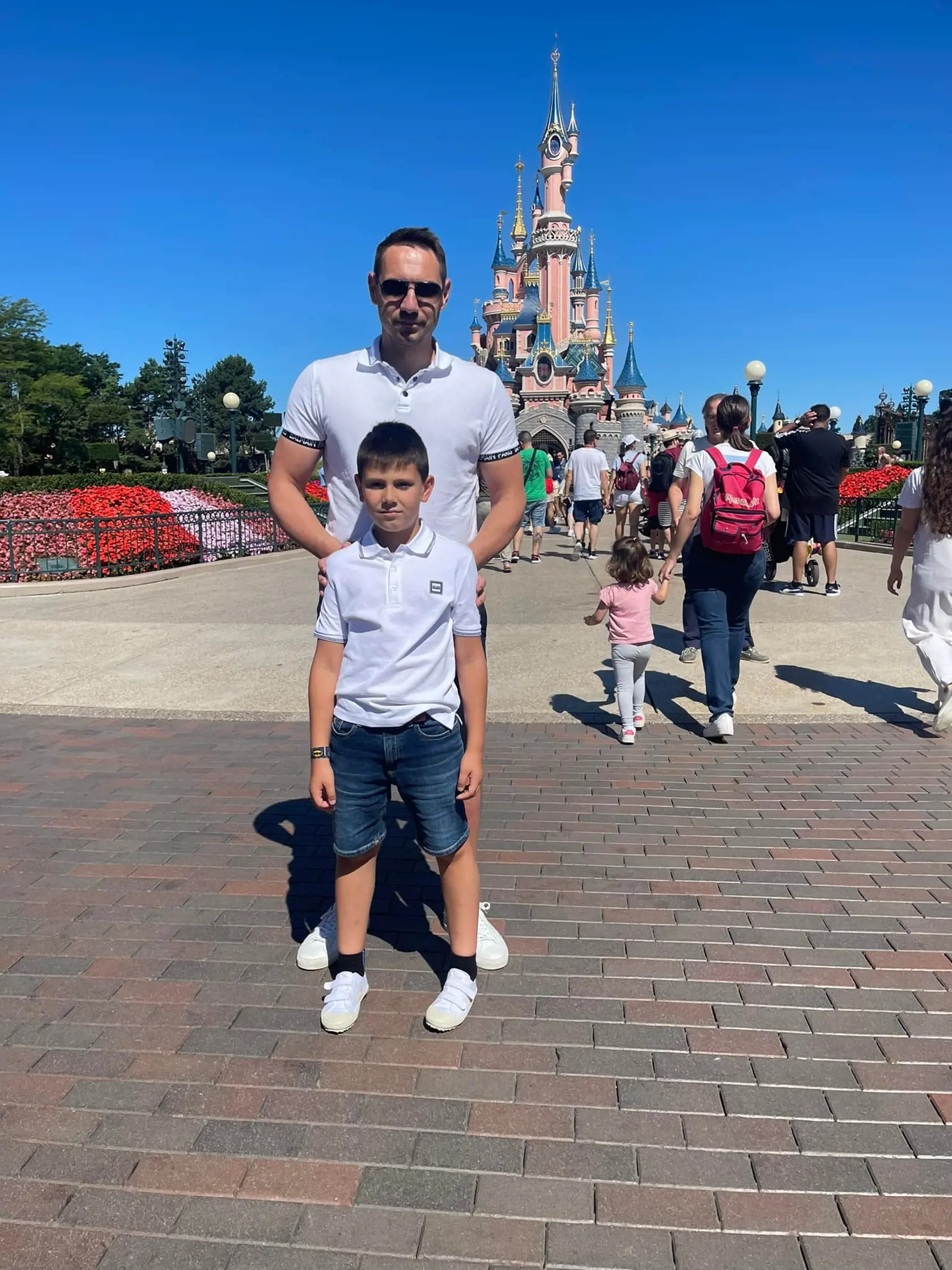 Poslanec za OĽANO György Gyimesi (41) splnil svojmu synovi veľký sen, keď ho zobral do rozprávkového sveta Disneylandu v Paríži! 