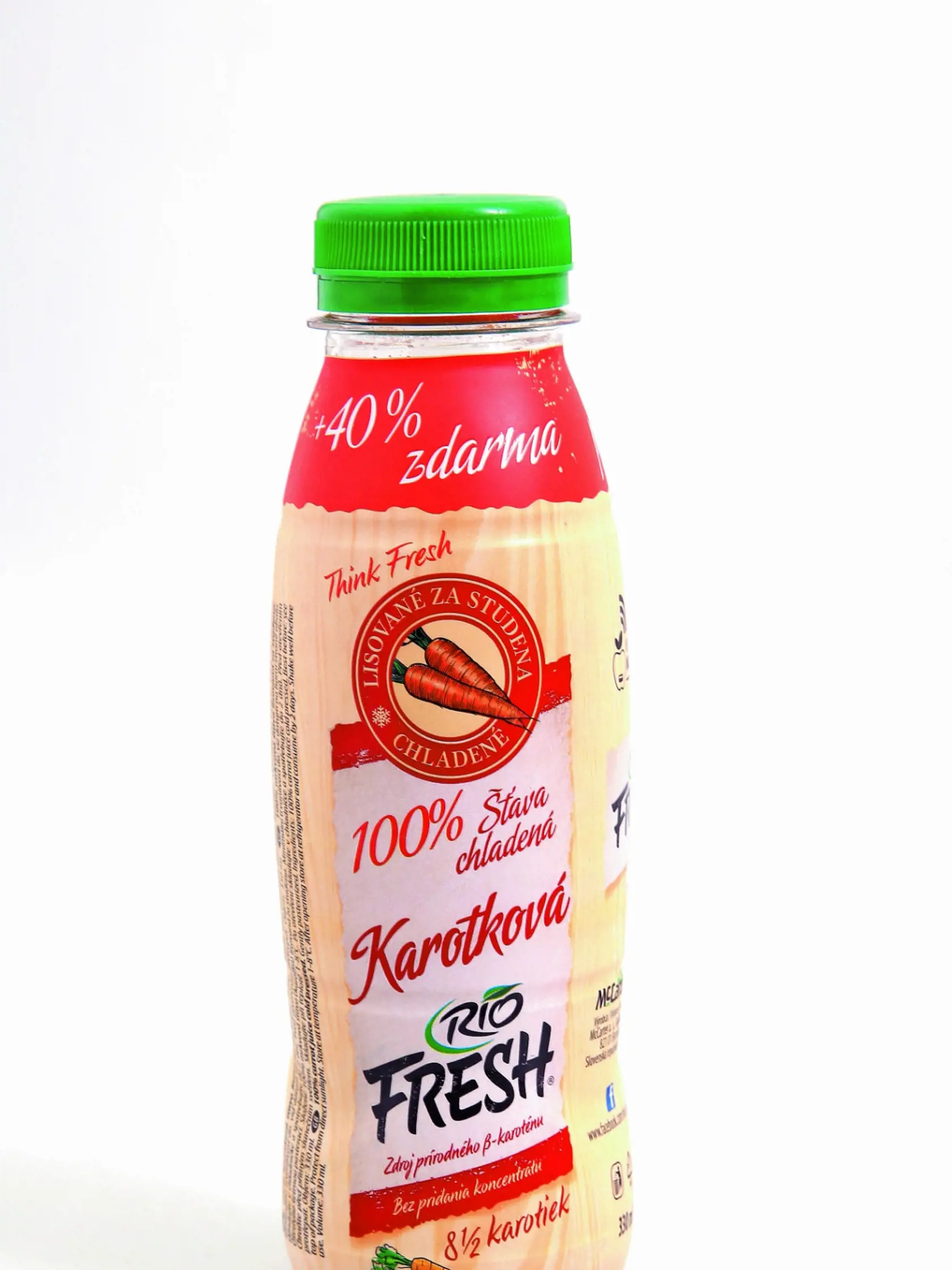 Top! Víťaz
100 % Šťava chladená Karotková
Rio Fresh, 330 ml
Krajina pôvodu/ Slovensko
Zloženie/ 100 % karotková šťava lisovaná za studena
Energia v 100 ml/ 155 kJ Tuky/ ˂ 0,2 g Sacharidy/ 7,5 g Bielkoviny/ ˂ 1,5 g
Redakcia hodnotí: Tmavooranžová šťava listovaná za studena vonia aj chutí ako čerstvo odšťavená mladá karotka. V porovnaní s ostatnými šťavami má redšiu konzistenciu, v textúre sú drobné kúsky drene. Chuťovo je výborná - sladkokyslá, vyvážená a osviežujúca, necítiť zemitú dochuť.