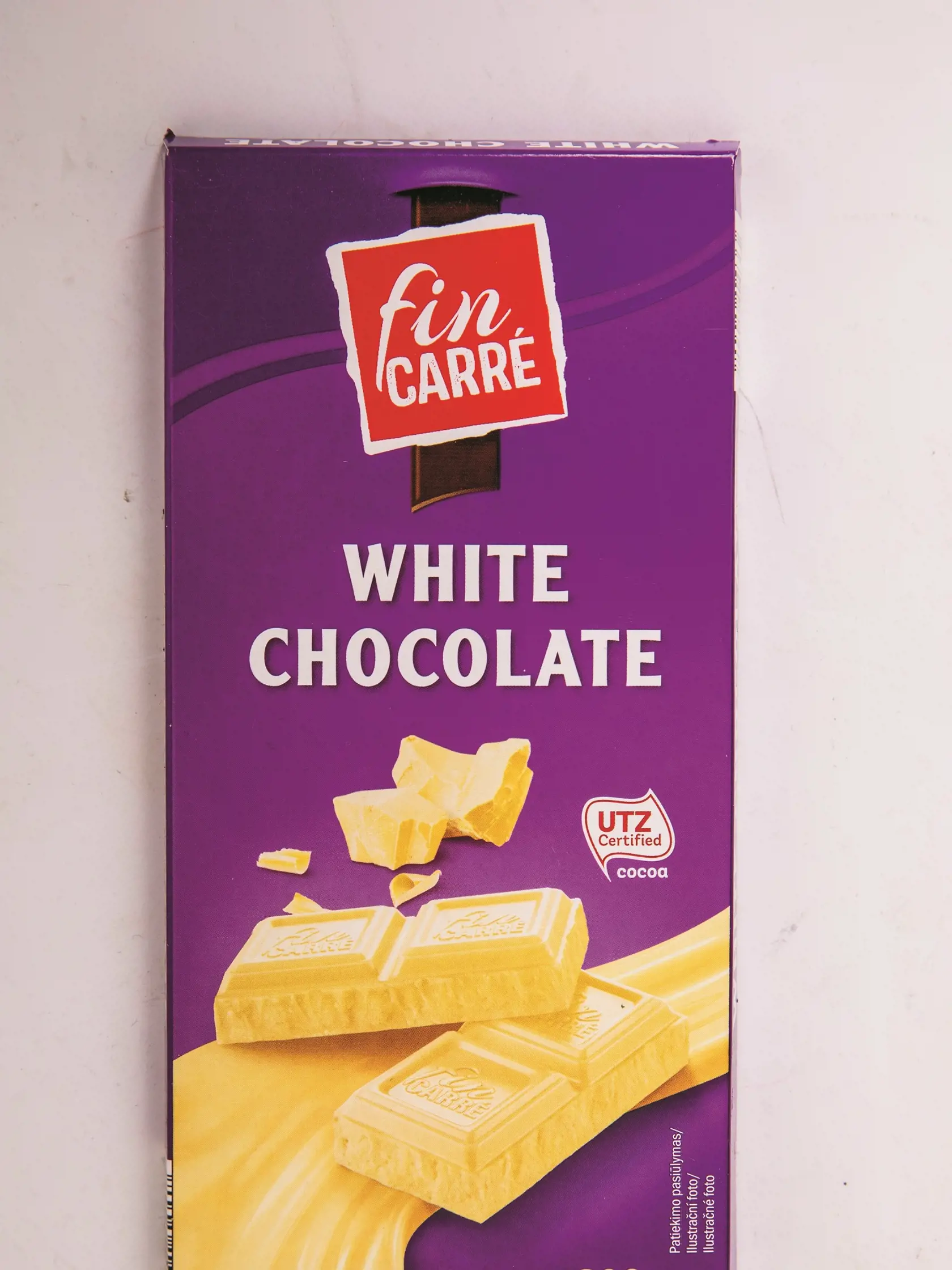 Top! Víťaz - Biela čokoláda
Fin Carré, 200 g
Cena za 100 g/ 0,75 €
Predáva/ Lidl Krajina pôvodu/ Nemecko
Zloženie/ cukor, kakaové maslo, sušené plnotučné mlieko, sušená smotana, srvátka, emulgátor: slnečnicový lecitín, jedlá soľ, prírodná vanilková aróma
Energia v 100 g/ 2 398 kJ Tuky/ 36,6 g Sacharidy/ 55 g Bielkoviny/ 6,4 g
Redakcia hodnotí: Najhrubšia a najvoňavejšia čokoláda má skvelú konzistenciu - ani príliš tvrdú, ani príliš mäkkú, v ústach sa pomaly rozpúšťa. Chuť je výborná, veľmi
