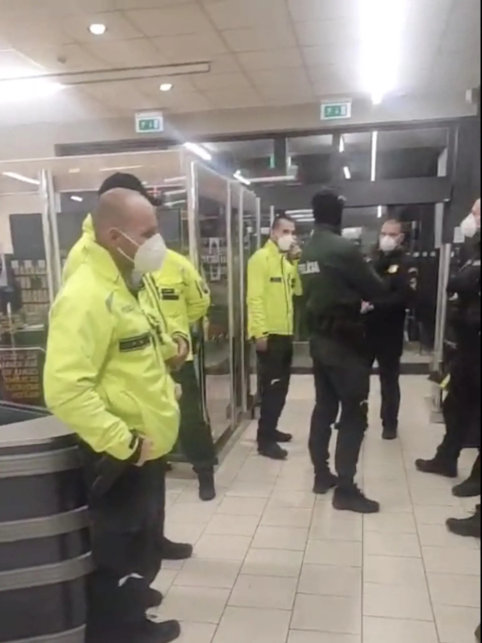 Situáciu riešili policajti.