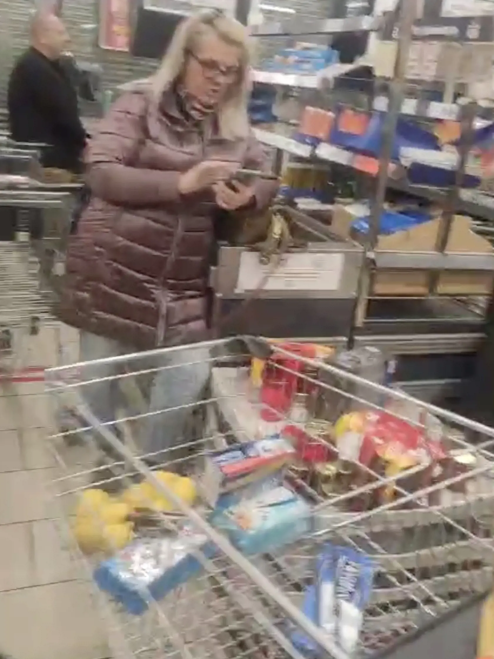 Antirúškari sa čudovali, prečo ich predavačky nechcú obslúžiť.
