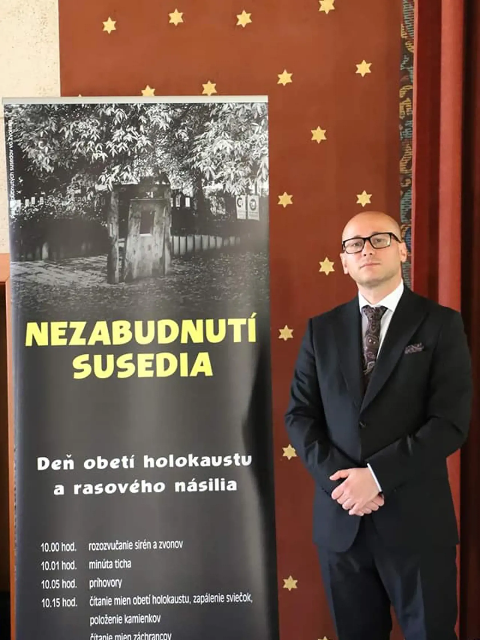 Tvrdí, že na zverstvá z minulosti nemožno zabudnúť!