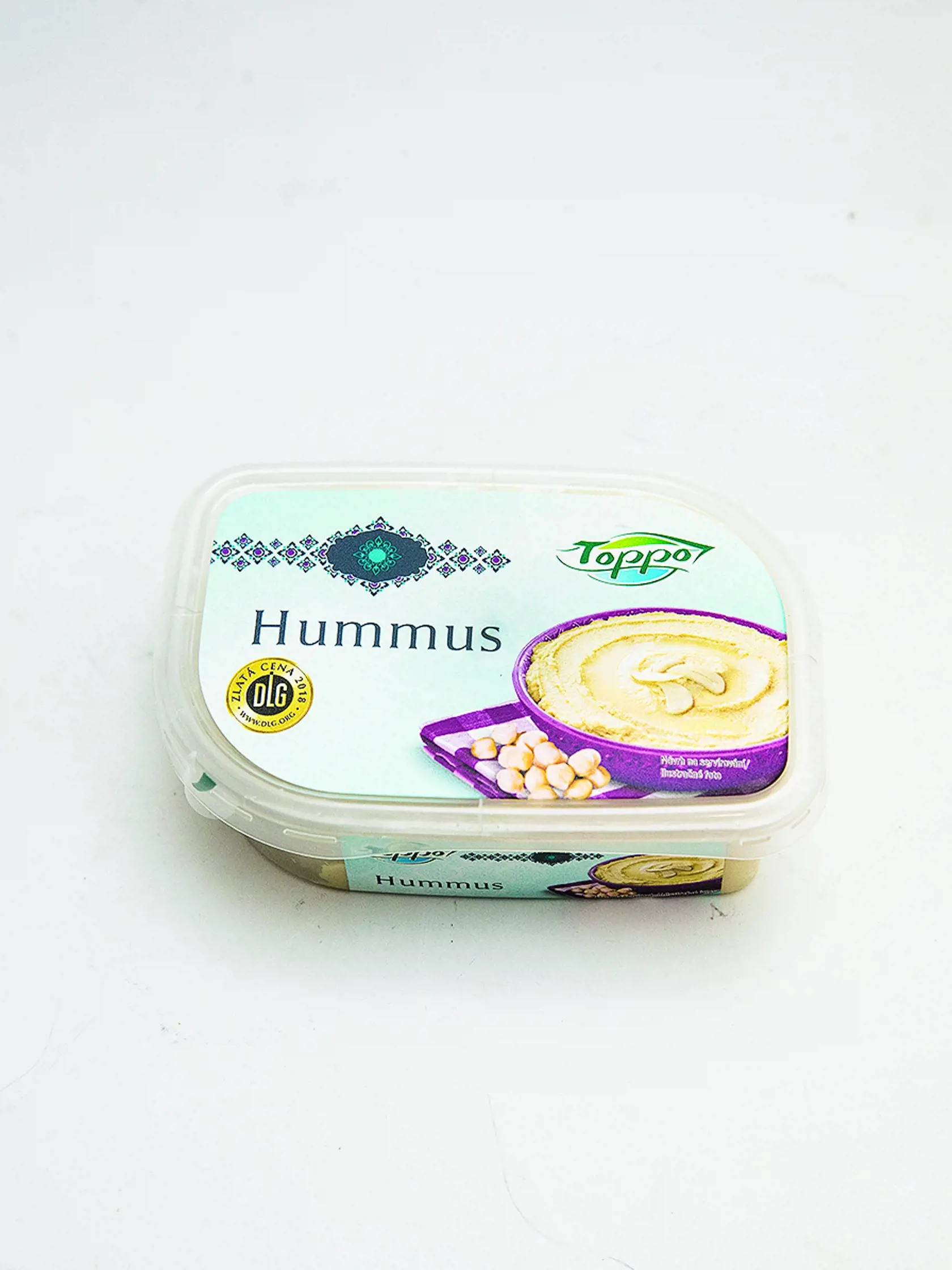 Top! Víťaz - Hummus
Toppo, 180 g
Predáva/ Lidl Krajina pôvodu/ Česko
Zloženie/ varený cícer 54 %, pitná voda, repkový olej, sezamová pasta (tahini), olivový olej, sušený cesnak 1 %, jedlá soľ, regulátory kyslosti: kyselina citrónová, kyselina jablčná a kyselina vínna, konzervačná látka: sorban draselný
Energia v 100 g/ 1 134 kJ Bielkoviny/ 5,2 g Sacharidy/ 11,8 g Tuky/ 22,5 g Soľ/ 0,99 g
Redakcia hodnotí: Nátierka maslovej farby má príjemnú sviežu vôňu, správne hustú konzistenciu a jemne zr