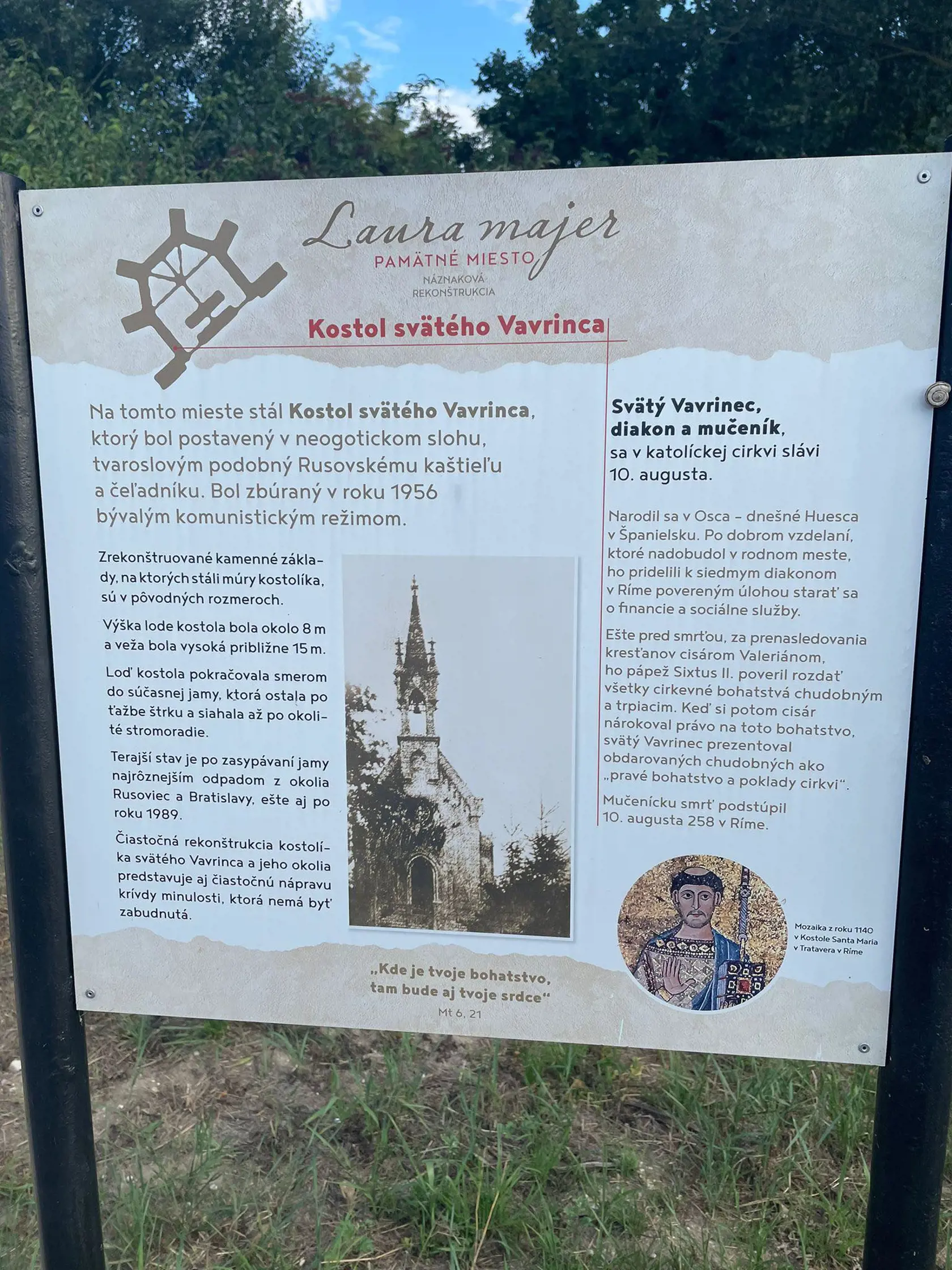 Tabuľa pripomínajúca bývalý Laura majer