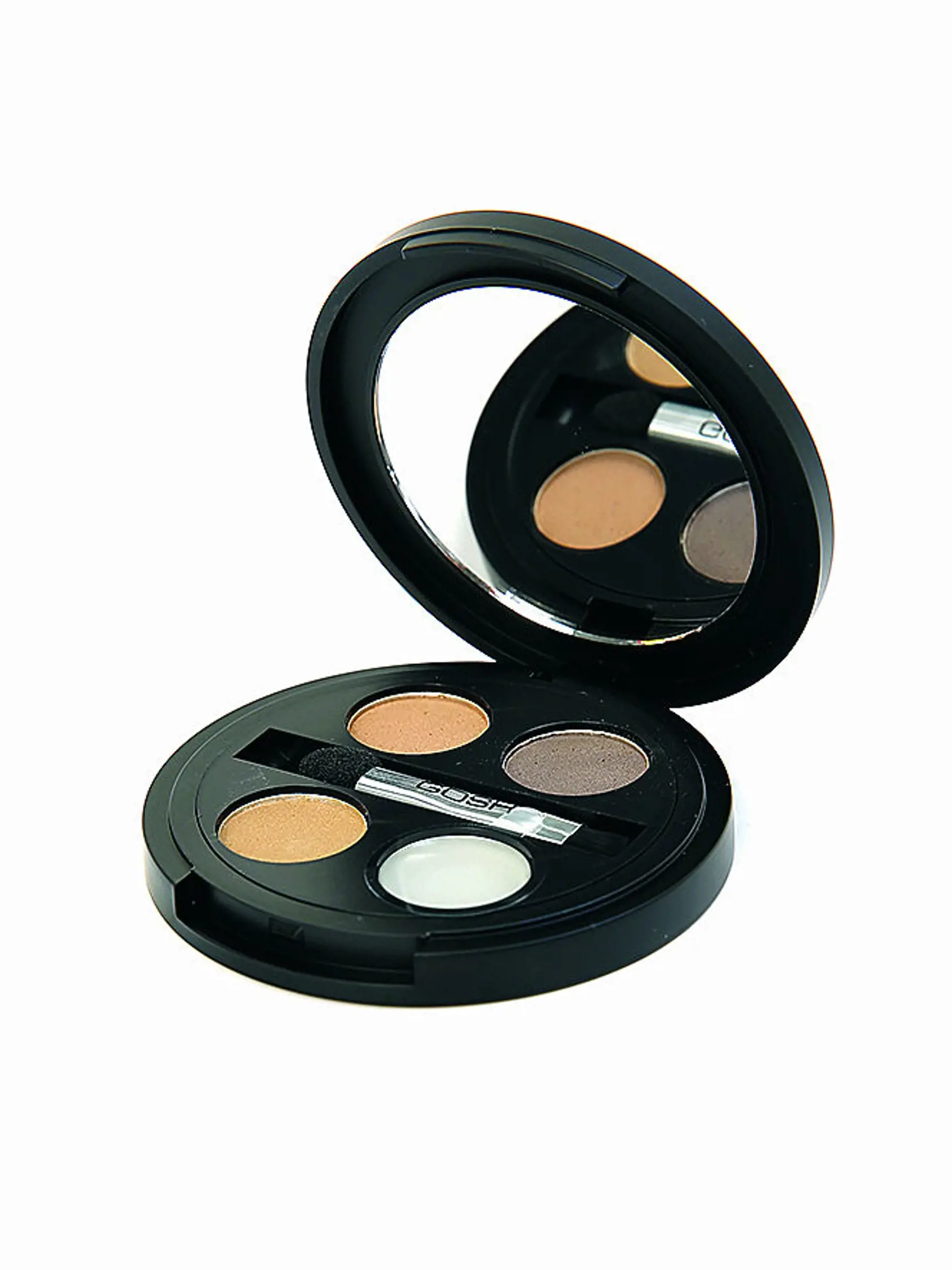 Súprava Brow Kit, GOSH 
Redaktorka Danka: Keďže nemám rada príliš výrazné líčenie, snažím sa, aby aj obočie bolo upravené skôr nenápadne. S touto minisúpravou od Goshu mi to nezaberie viac ako minútku-dve a výsledok je perfektný. Všetko je v nej pekne pokope. Praktický obojstranný aplikátor precízne vyplní chýbajúce chĺpky. A čo je hlavné, súprava je hypoalergénna! 