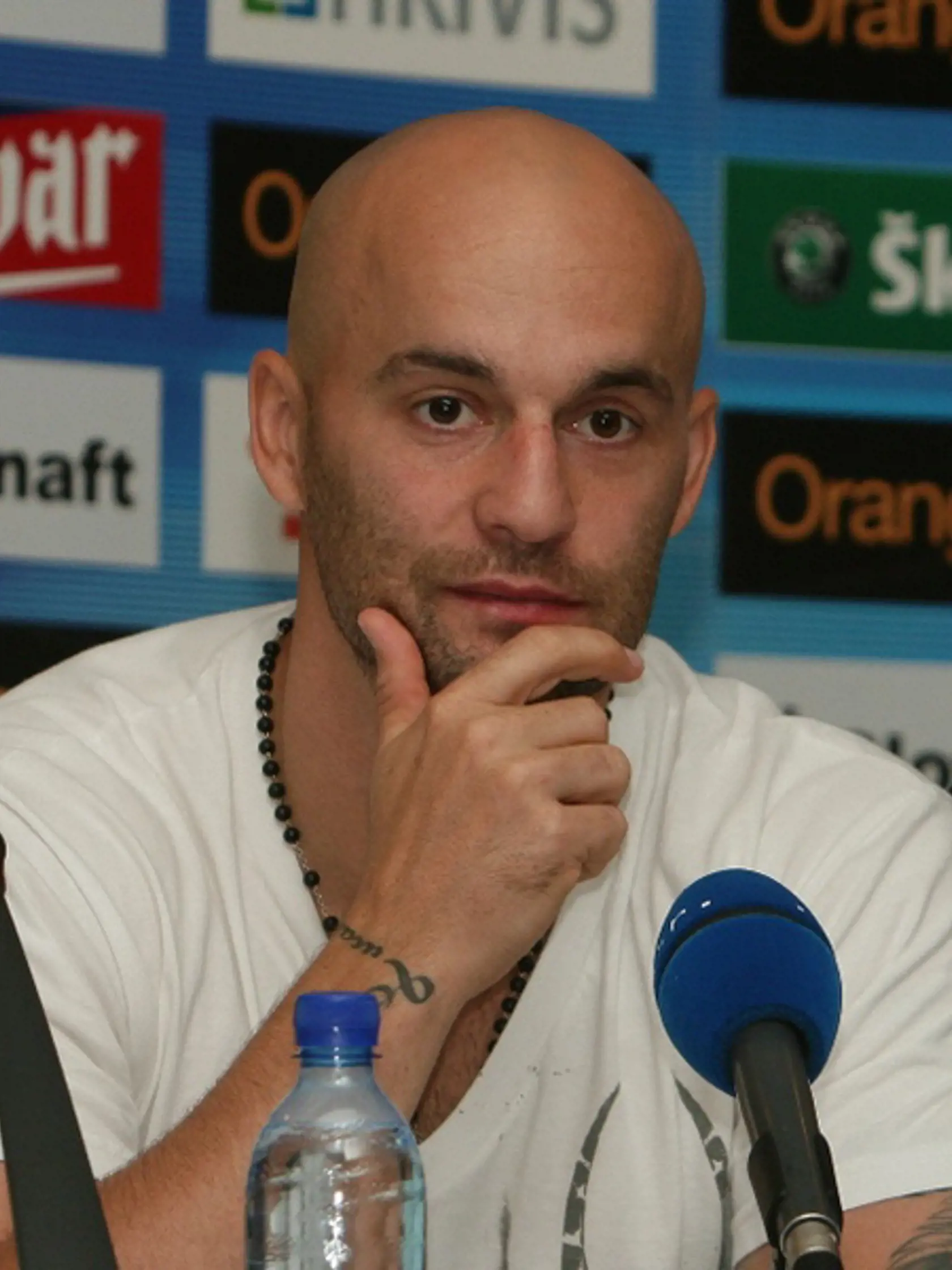 NECHÁ
VŠETKO
NA POLÍCIU:
Pavol Demitra
odmietol návrh
otca spoluúčastníka
nehody na
riešenie bez
polície.