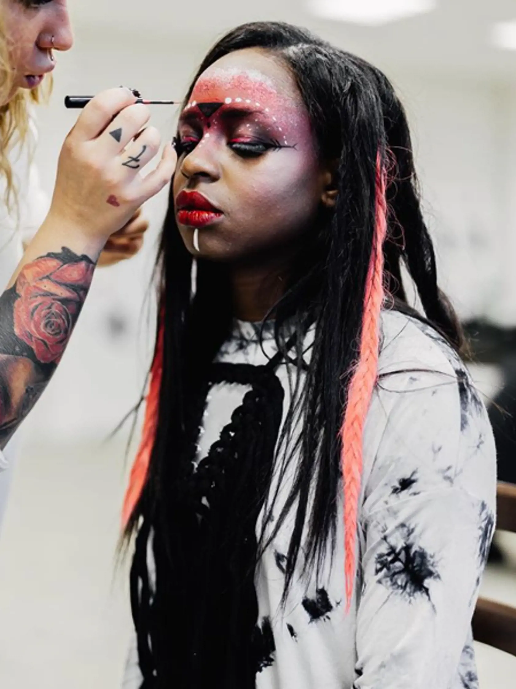 Esther Lubadika a jej videoklip Turn Me On.
