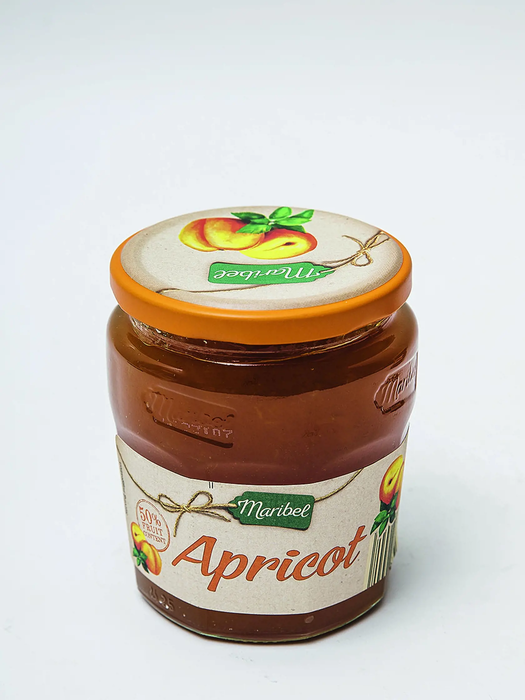 Apricot
Maribel, 450 g
Predáva/ Lidl Krajina pôvodu/ neuvedená
Zloženie/ marhule, cukor, glukózovo-fruktózový sirup, želírujúca látka: pektíny, kyselina citrónová
Podiel ovocia/ 50 g na 100 g džemu
Energia v 100 g/ 1 014 kJ Sacharidy/ 58 g, z toho cukry/ 51 g
Redakcia hodnotí: Najsvetlejší, jasnooranžový džem so sviežou vôňou čerstvých marhúľ má redšiu rôsolovitú konzistenciu. Chuťovo je vynikajúci, z porovnávaných džemov najmenej sladký, preto pôsobí veľmi osviežujúco – ako čerstvo rozvar