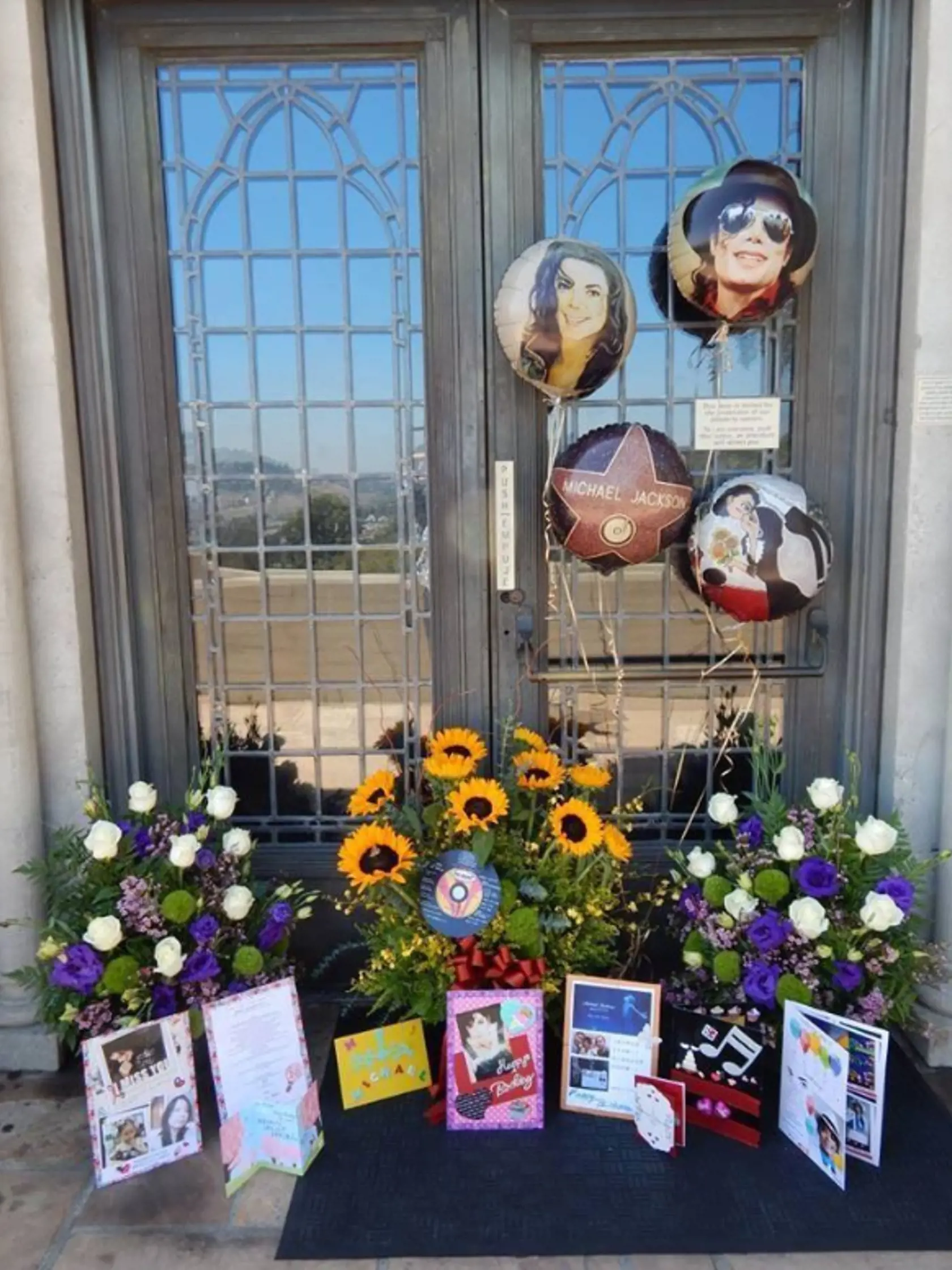 Forest Lawn Memorial Park - posledné miesto odpočinku Michaela Jacksona.