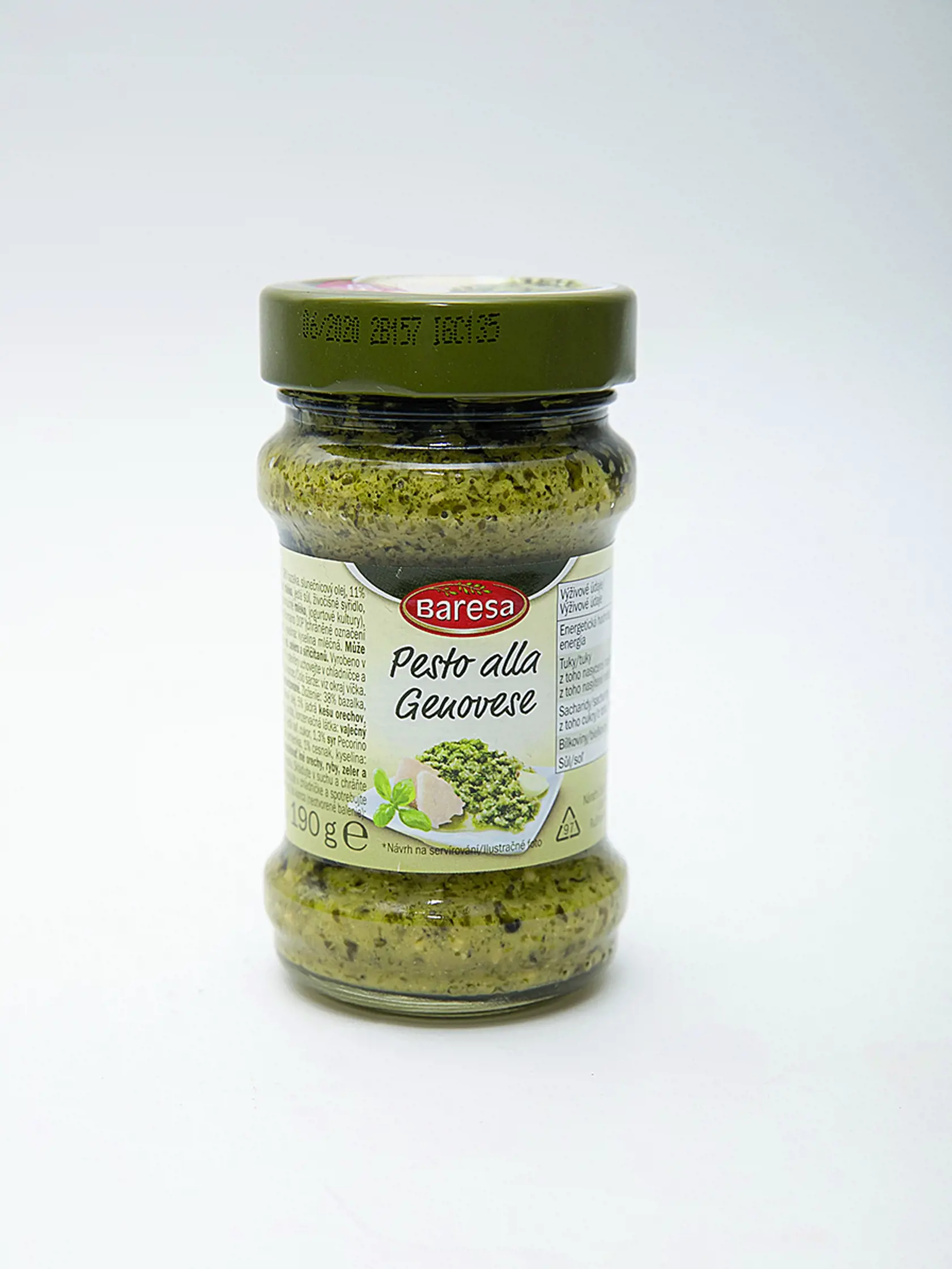 Pesto alla genovese Baresa, 190 g Predáva/ Lidl Krajina pôvodu/ Taliansko Zloženie/ bazalka 38 %, slnečnicový olej, olivový olej 11 %, oriešky kešu 5 %, syr 4,7 %, jogurt 4 %, arómy, jedlá soľ, cukor, syr Pecorino Romano 1,3 %, píniové semienka 1 %, cesnak 1 %, kyselina mliečna Energia v 100 g/ 1 500 kJ Tuky/ 35,9 g Soľ/ 1,92 g. REDAKCIA HODNOTÍ: Najsvetlejšie pesto má ľahkú bazalkovú arómu a stredne hustú konzistenciu. Na povrchu je trocha oddelené- ho oleja. Textúra je krémovitá, všetky surovi