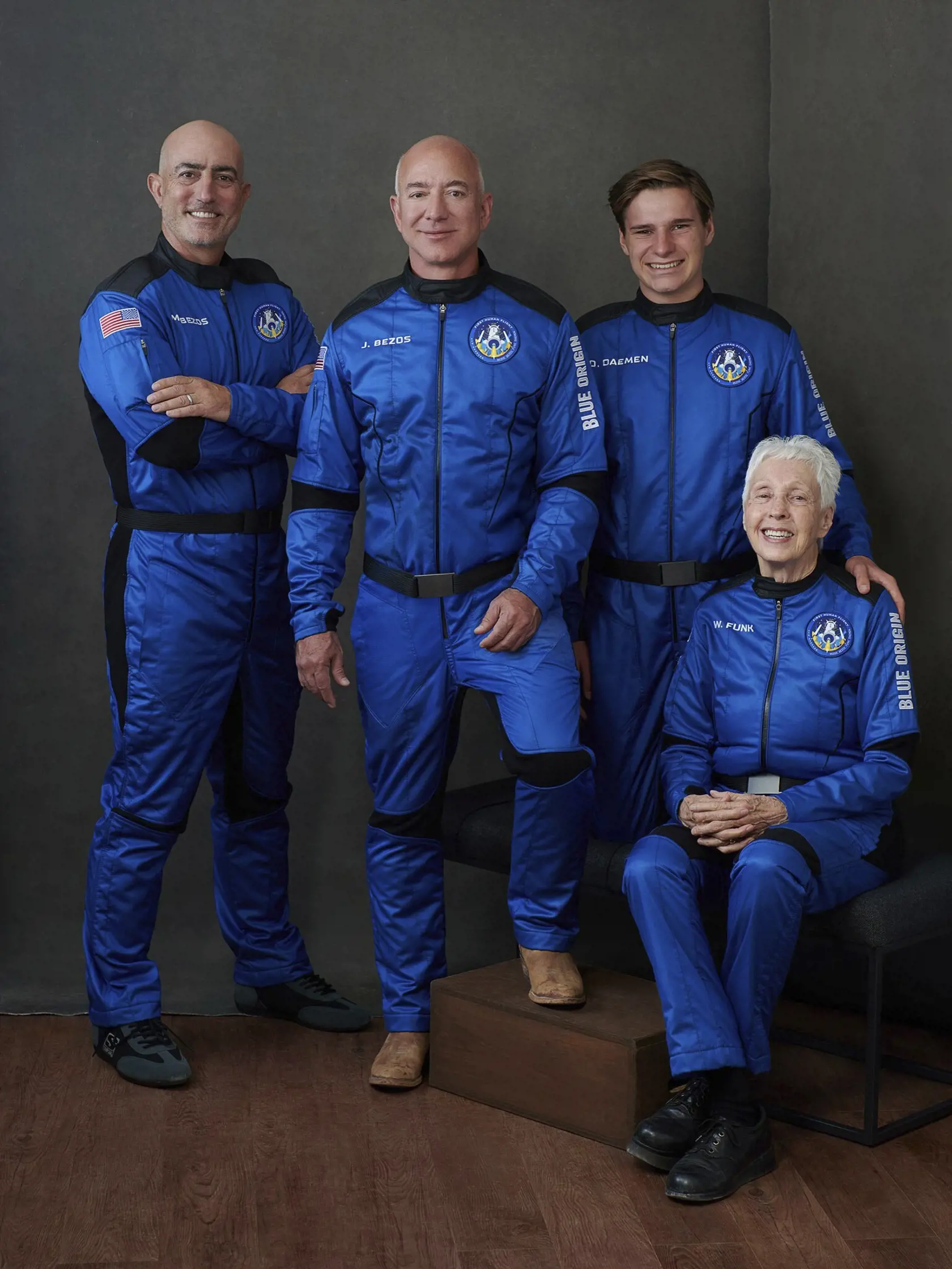 Zakladateľ Amazonu a majiteľ spoločnosti Blue Origin Jeff Bezos pred svojím prvým krátkym letom do vesmíru.