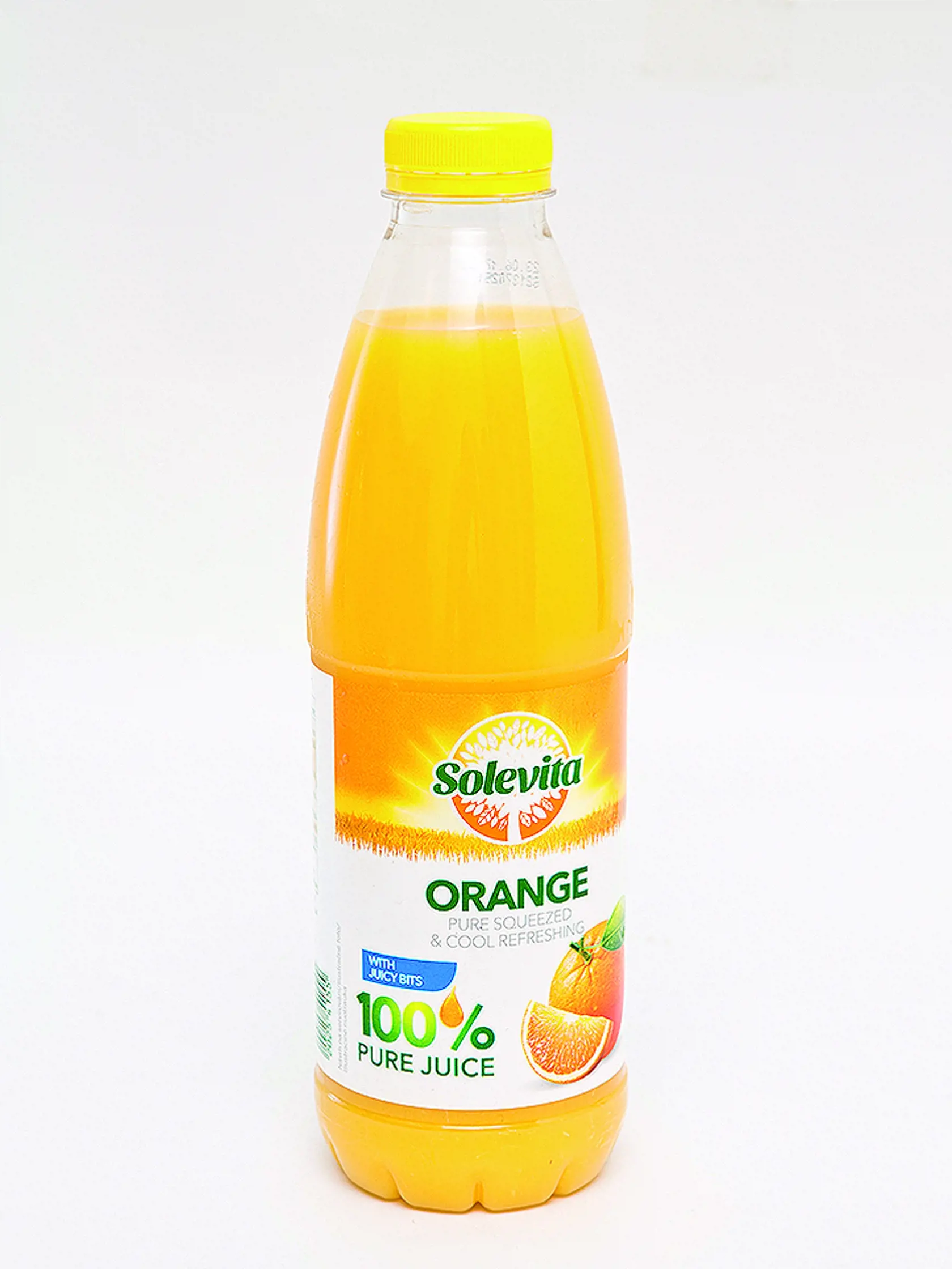 Orange Pure Squeezed
& Cool Refreshing
Solevita, 1 l
Predáva/ Lidl
Krajina pôvodu/ Nemecko
Zloženie/ 100 % pomarančová
šťava s dužinou, priamo lisovaná
Energia v 100 ml/ 186 kJ Sacharidy/ 9,1 g
REDAKCIA HODNOTÍ:
Najsvetlejšia, jasnožltá šťava
vonia sviežo ako prekrojený
pomaranč a vyzerá aj chutí ako čerstvo lisovaná. Je veľmi hustá, plná väčších kúskov dužiny.
Chuťovo je výborná – prirodzene sladkokyslá, s jemne
horkastou dochuťou pomarančovej kôry. Skvelá šťava
napríklad na raňaj