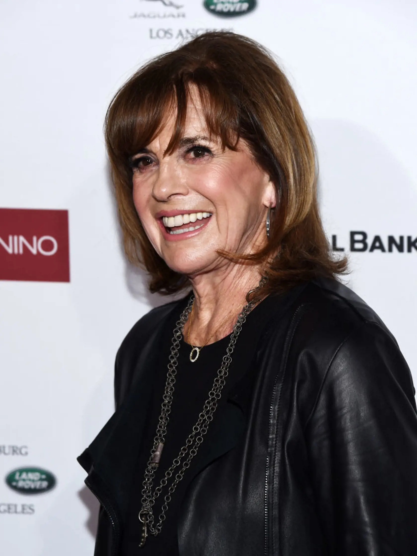 Kto by si nespomínal na Sue Ellen Ewing? Krásna manželka J. R. Ewinga v kultovom seriáli "Dallas" musela znášať vyčíňanie svojho záletného muža. Priviedlo ju to až k tomu, že podľahla alkoholu. To bolo v 80. rokoch a odvtedy ubehlo veľa času. Linda Gray už má 82 rokov .
