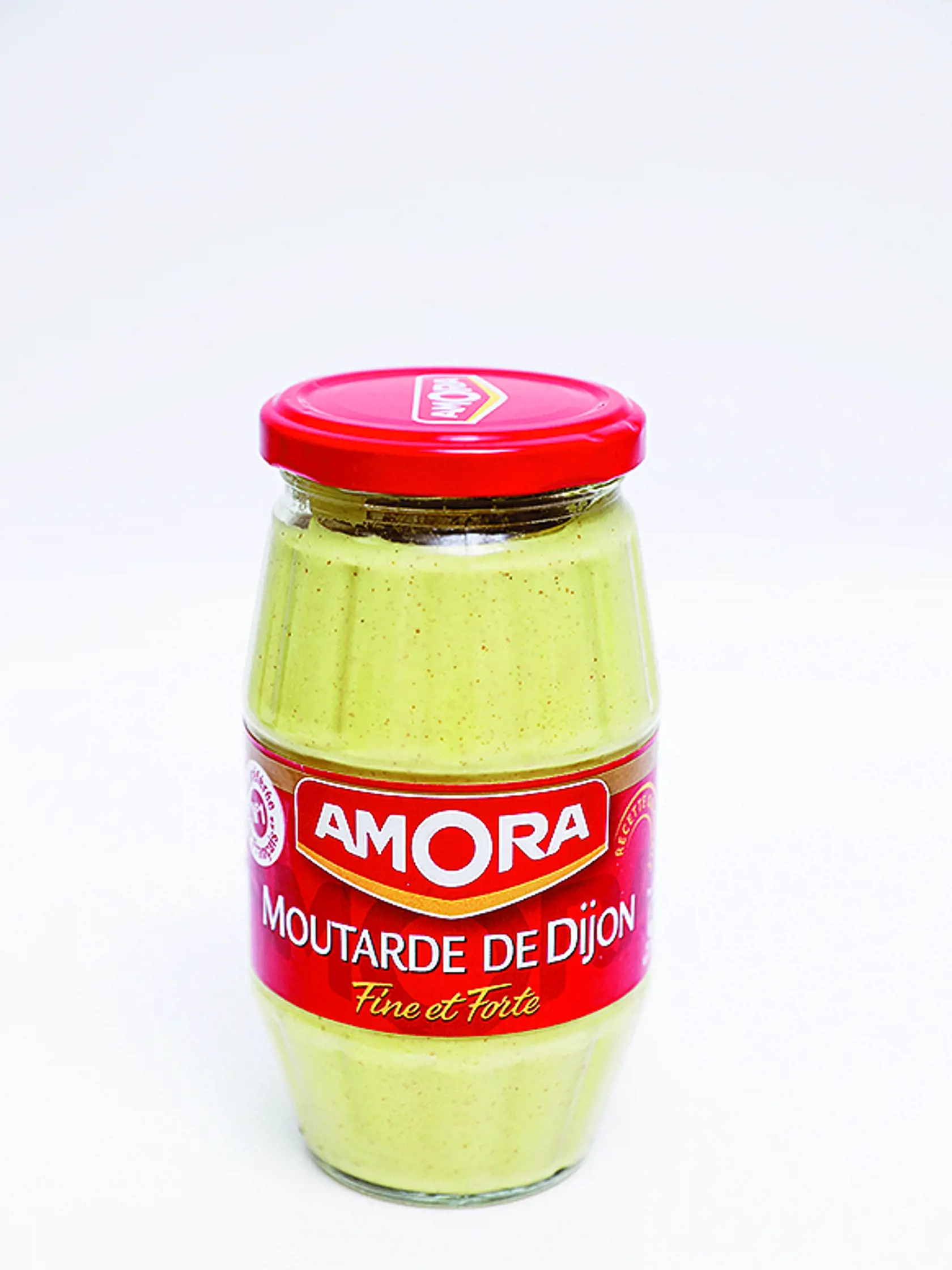 Moutarde de Dijon Amora, 440 g Cena za 100 g: 0,63 € Krajina pôvodu/ Francúzsko Zloženie/ pitná voda, horčicové semená 34 %, kvasný liehový ocot, jedlá soľ, kyselina citrónová, konzervačná látka: disiričitan draselný Energia v 100 g/ 716 kJ Bielkoviny/ 7,7 g Sacharidy/ 4,8 g Tuky/ 13 g Soľ/ 6,8 g REDAKCIA HODNOTÍ: Najsvet lejšia a najhustejšia horčica má mierne octovú vôňu a veľmi jemnú textúru. Chuťovo je veľmi dobrá – stredne ostrá, s miernejším nástupom štipľavosti a kyslastoslaná. Zo štvoric