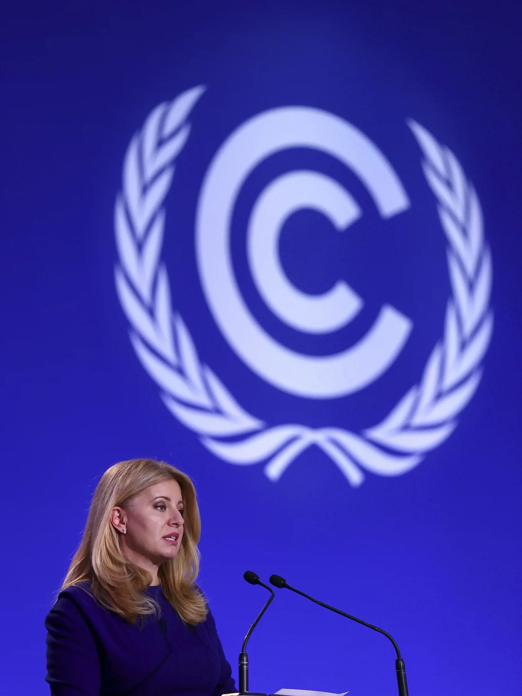 JB 22 Glasgow - Prezidentka SR Zuzana Čaputová počas prejavu na klimatickom summite COP26 v Glasgowe 2. novembra 2021. Slovenská prezidentka Zuzana Čaputová vystúpila v utorok na klimatickej konferencii OSN v Glasgowe, ktorú označila za rozhodujúcu pre budúcnosť planéty. Varovala, že politici zatiaľ nedokázali prijať účinné opatrenia, ktoré by zvrátili prehlbujúcu sa klimatickú krízu. Podľa prezidentky hrozí Zemi "nezvratná devastácia". FOTO TASR/AP 

Slovakia's President Zuzana Caputova deliver