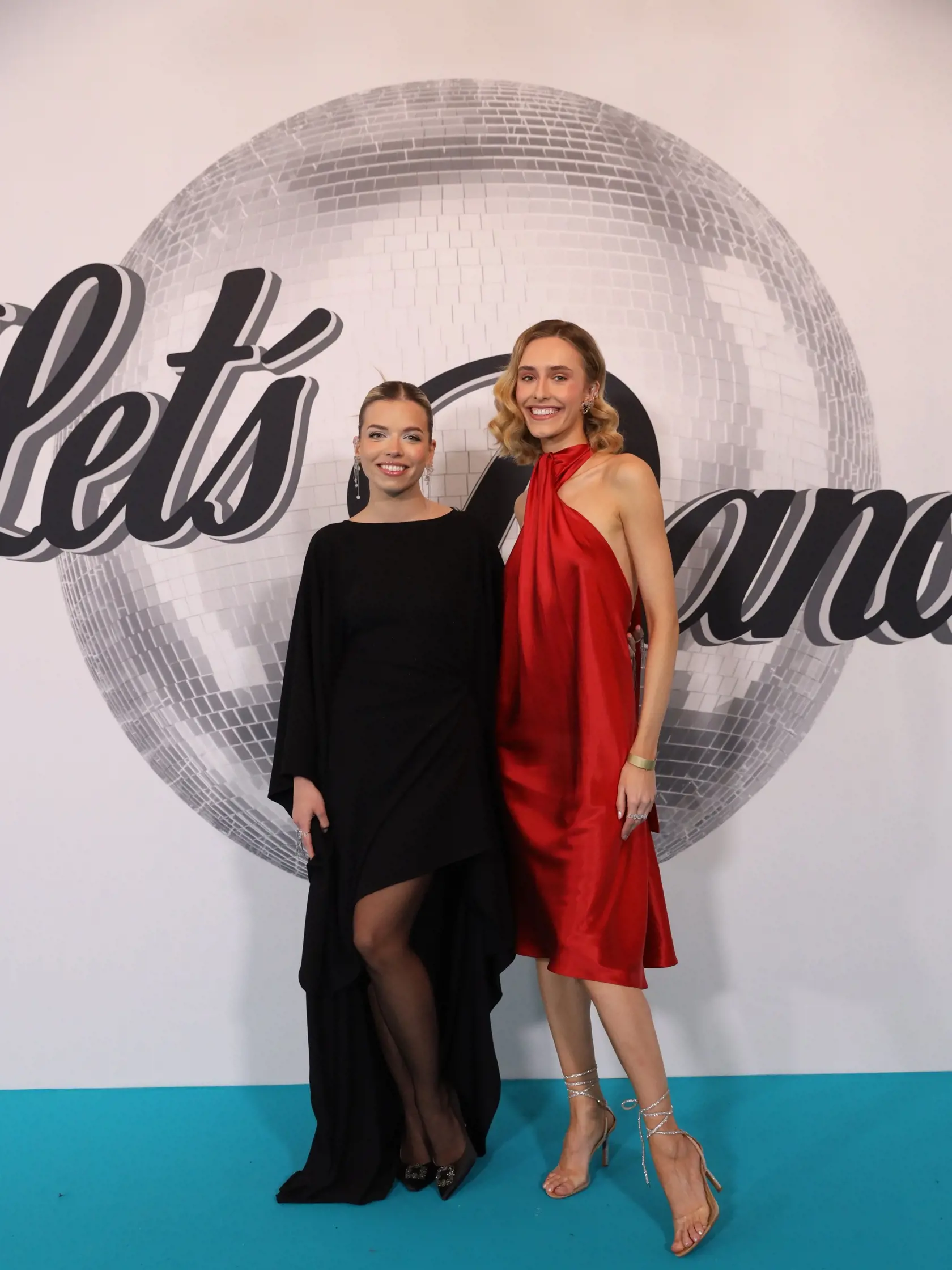 Let´s Dance, 2. kolo, outfity z modrého koberca