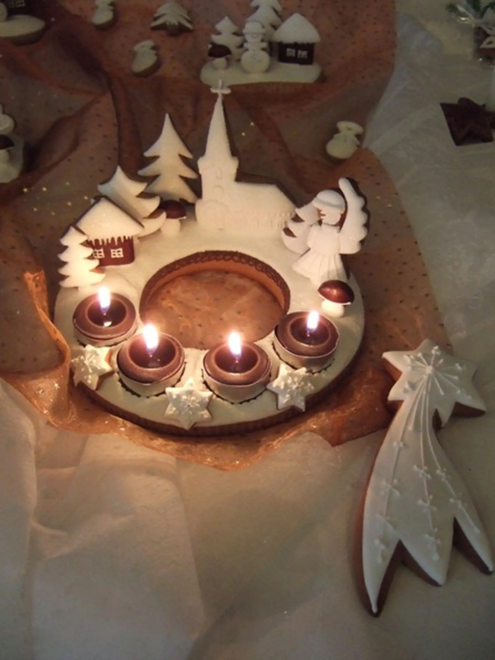 ADVENTNÝ SVIETNIK: Aj ten je z medovníkového cesta.