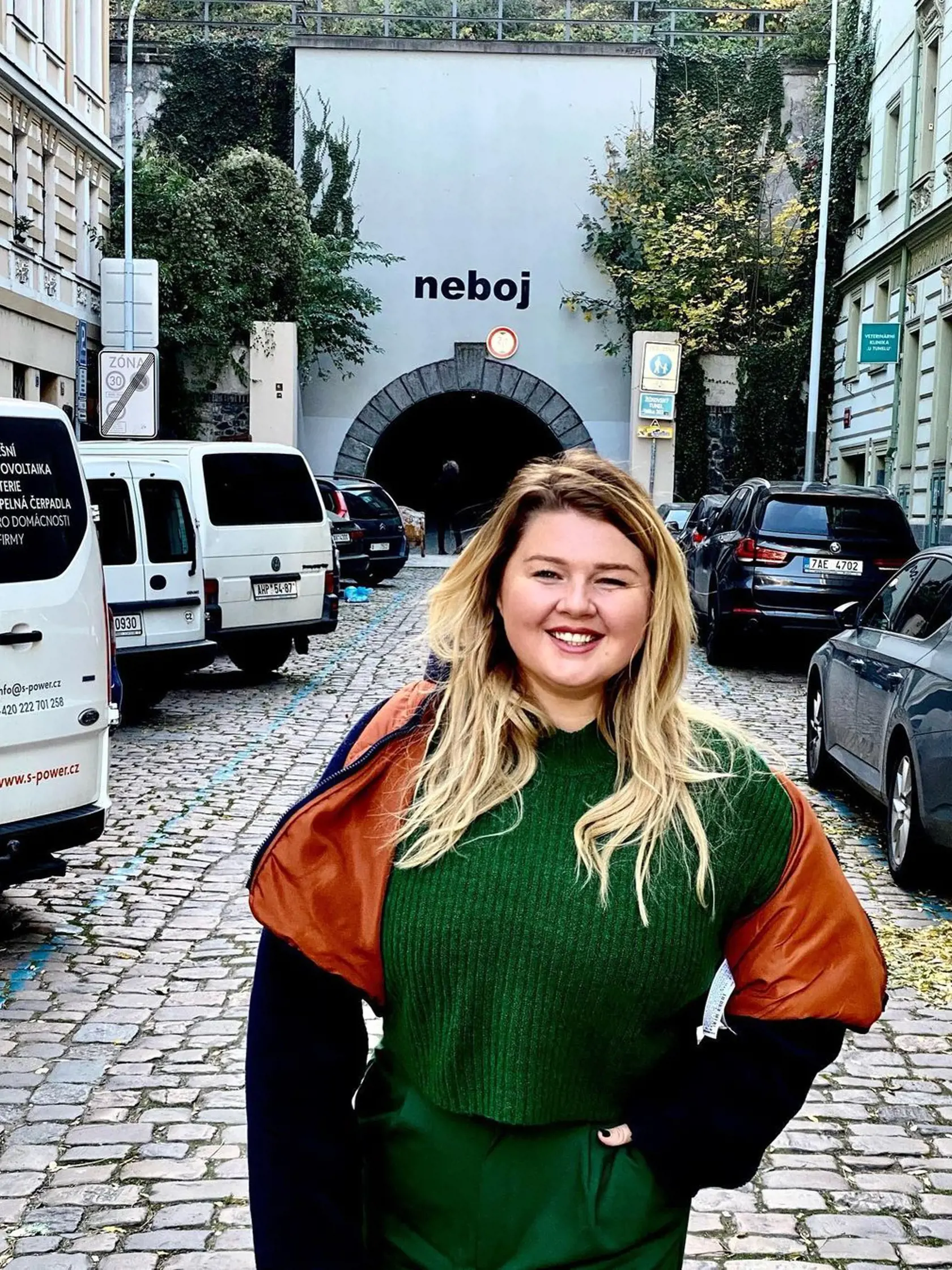 Evelyn sa veľmi rada smeje.