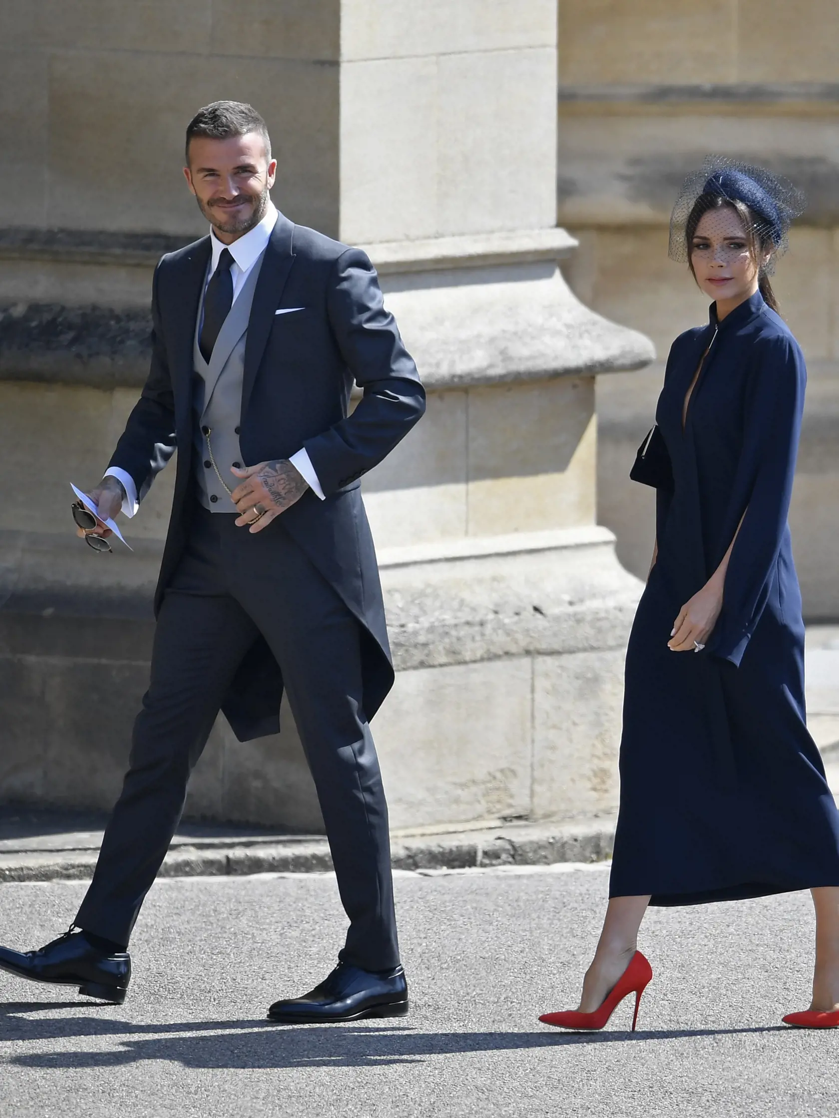 Victoria Beckham bola spolu s manželom Davidom čestnou hostkou na svadbe Harryho a Meghan. Prominentní pár sa údaje rozhádal kvôli krivým obvineniam so strany Harryho.