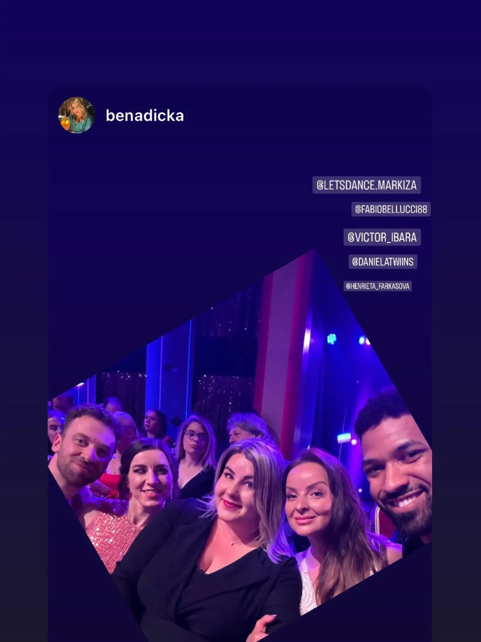 Na 8. kolo šou Let´s Dance prišla Daniela Nízlová s hercom Victorom Ibarom. Bavili sa v spoločnosti Henriety Farkašovej a Fabia Bellucciho.