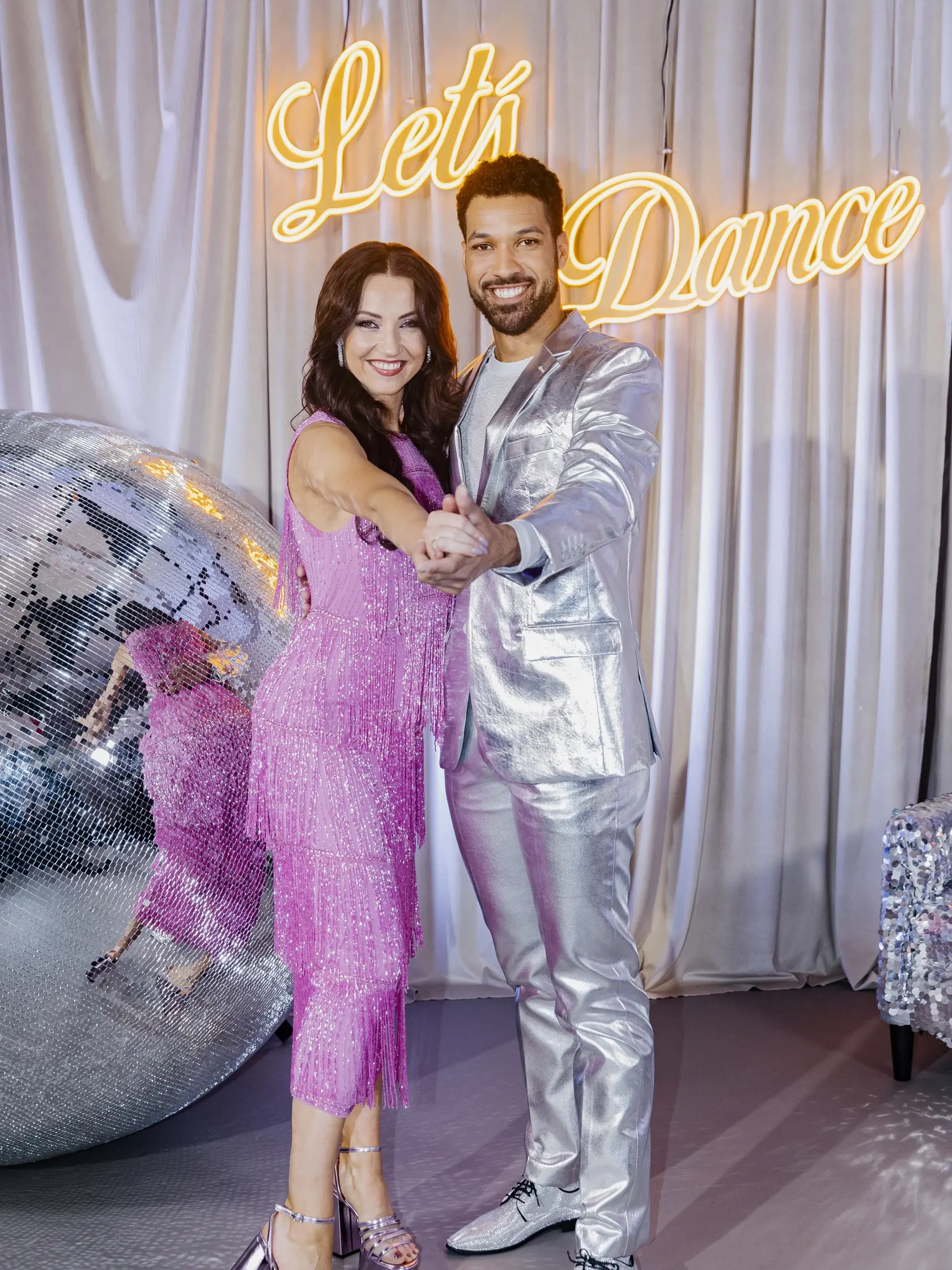 Na snímke Victor Ibara a Simona Brecíková počas predstavenia poroty a tanečných párov súťaže TV Markíza Let´s Dance 2023.