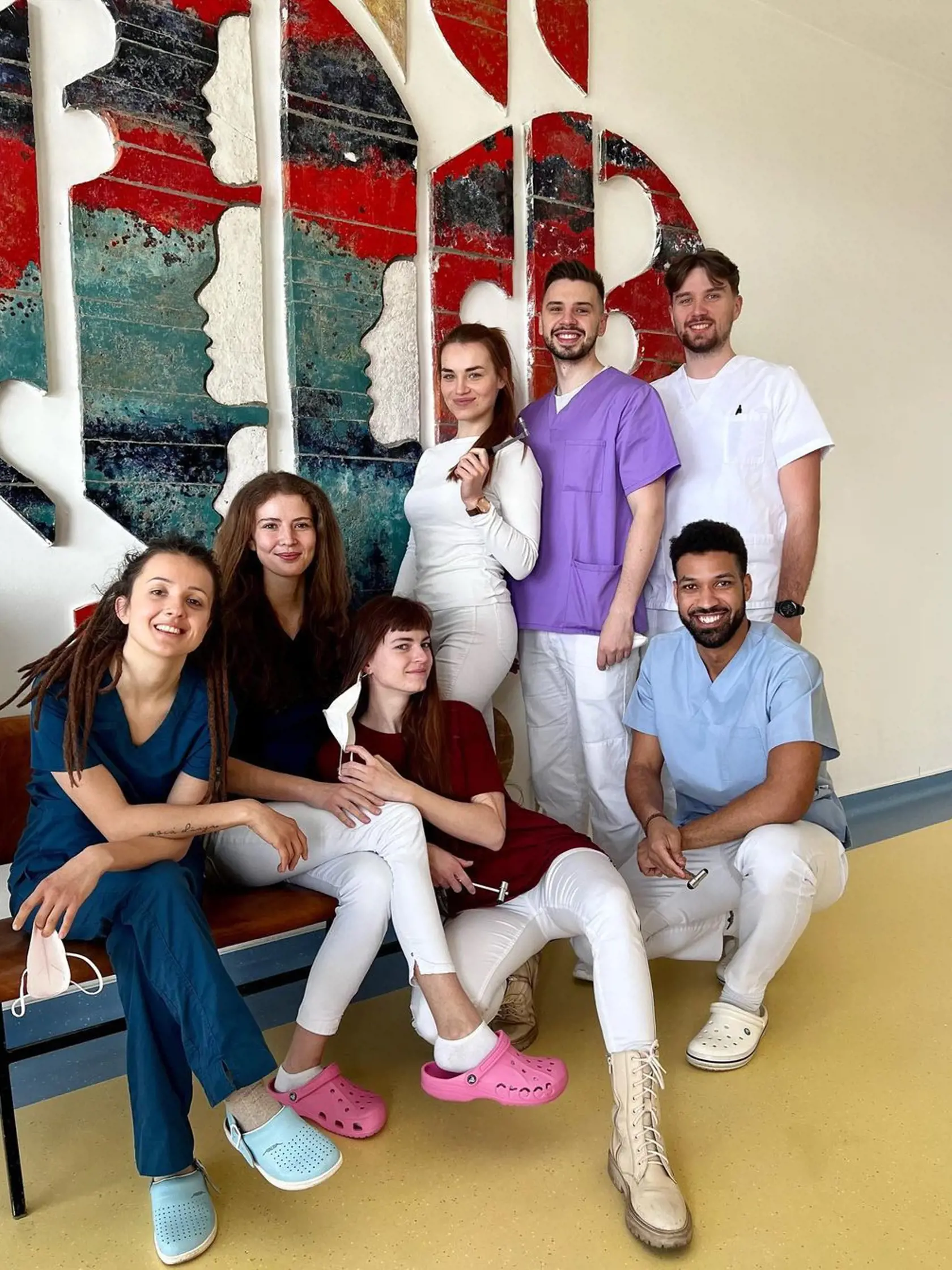 Victor Ibara je študent medicíny.