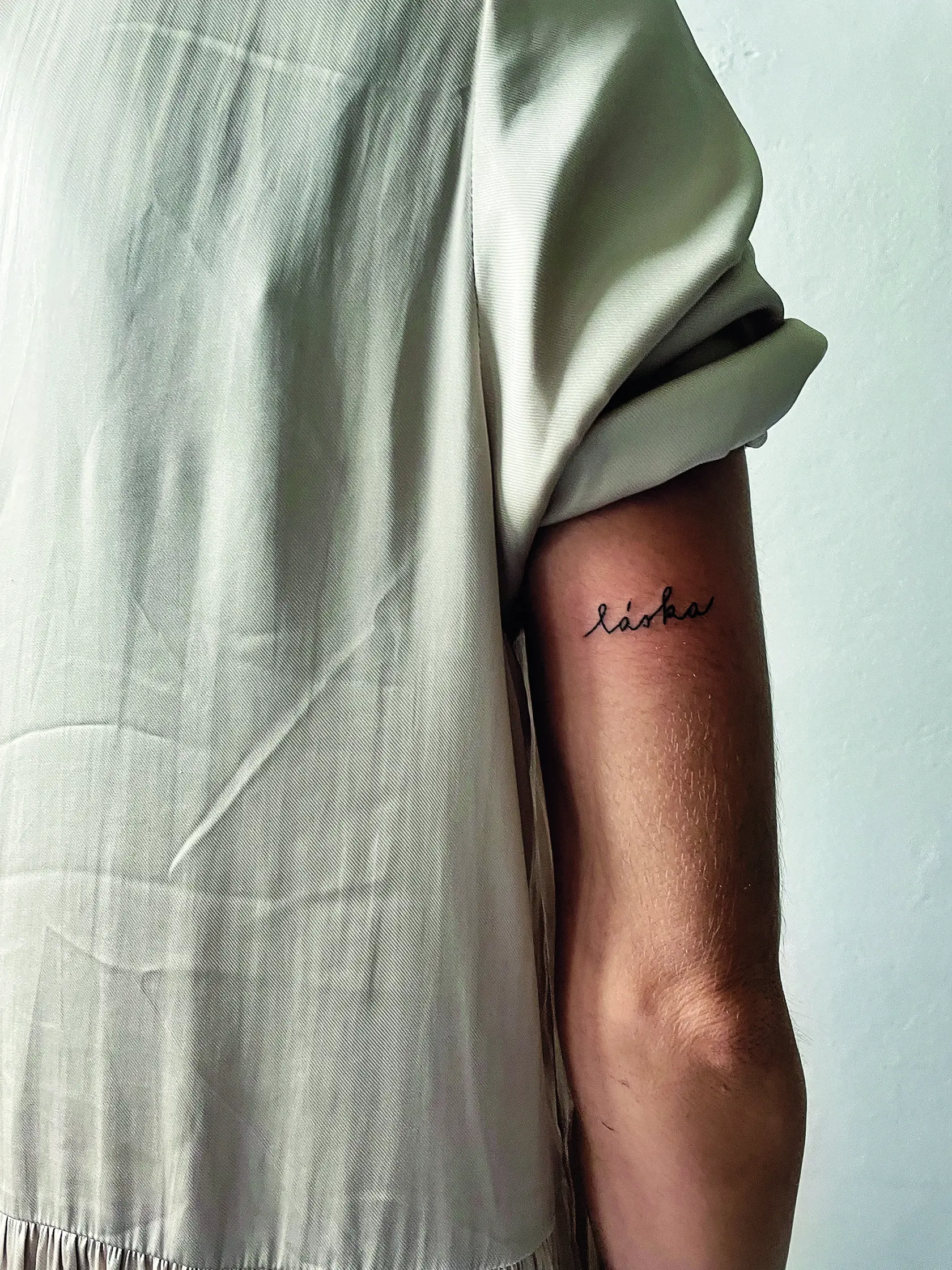 Jednou z najviac trendy techník je aktuálne handpoke.