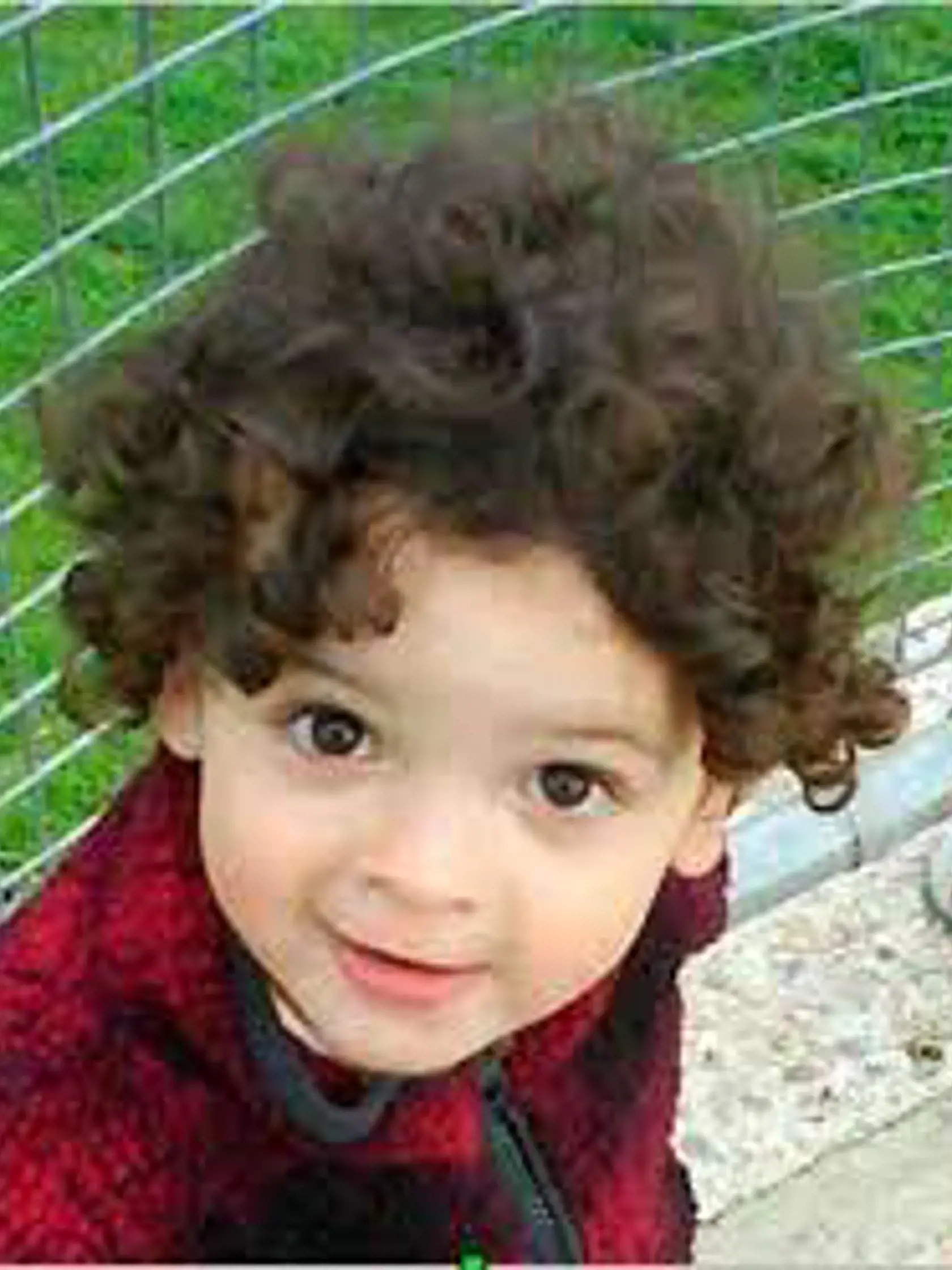 Adamka Azab uniesol 18. novembra 2008 na letisku v Káhire jeho otec Ahmed Hassan Mohamed Ali Azab. Spolu s mamou Katarínou sa v ten deň vracali na Slovensko, no otec tesne pred odletom zmenil plány. Zúfalá mama zostala v Egypte a pátrala po synovi, polícia o mesiace neskôr zatkla Adamkovho otca, no ten odmietol prezradiť, kde sa syn schováva.