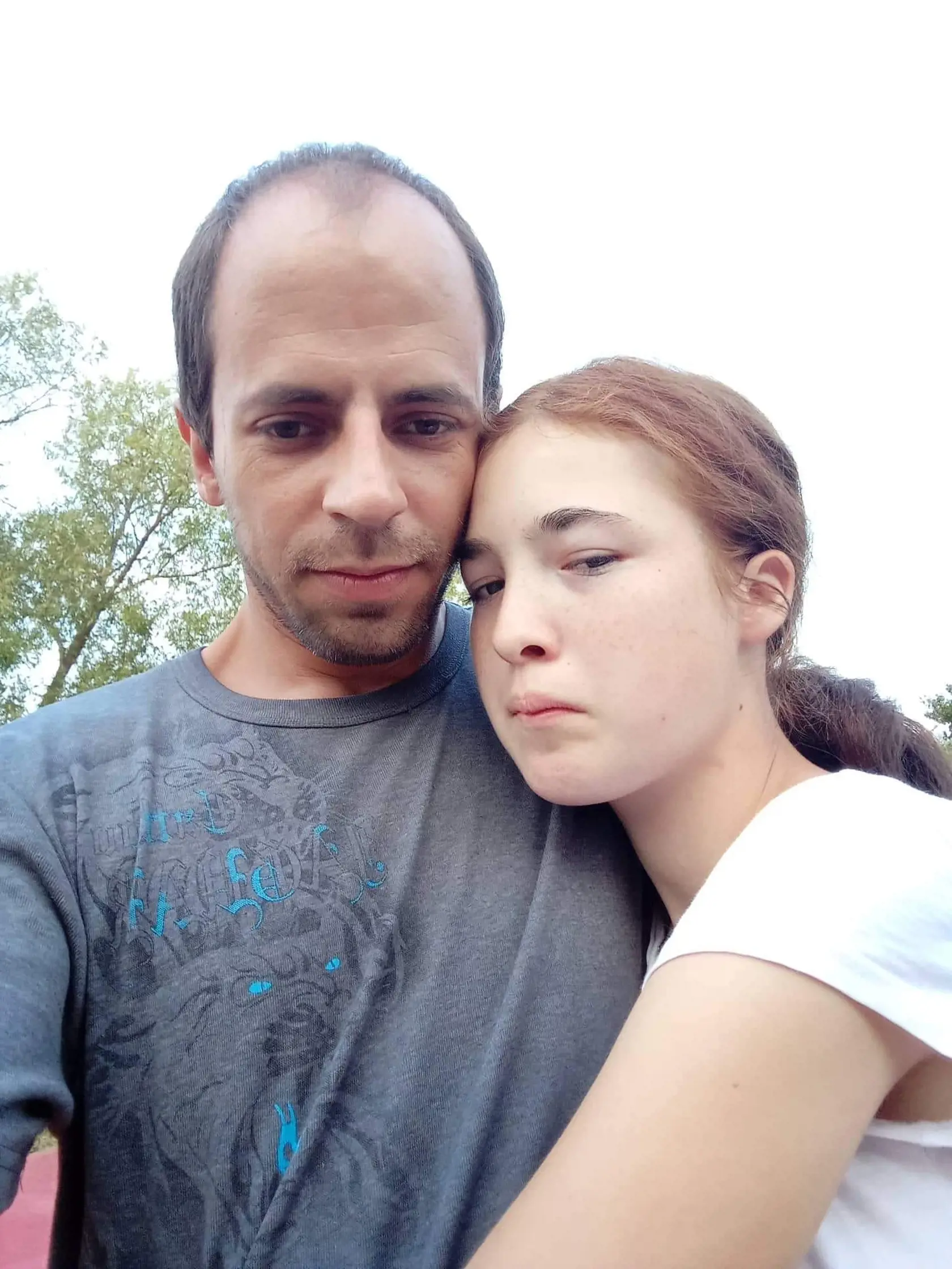 Andrej so snúbenicou Amáliou.