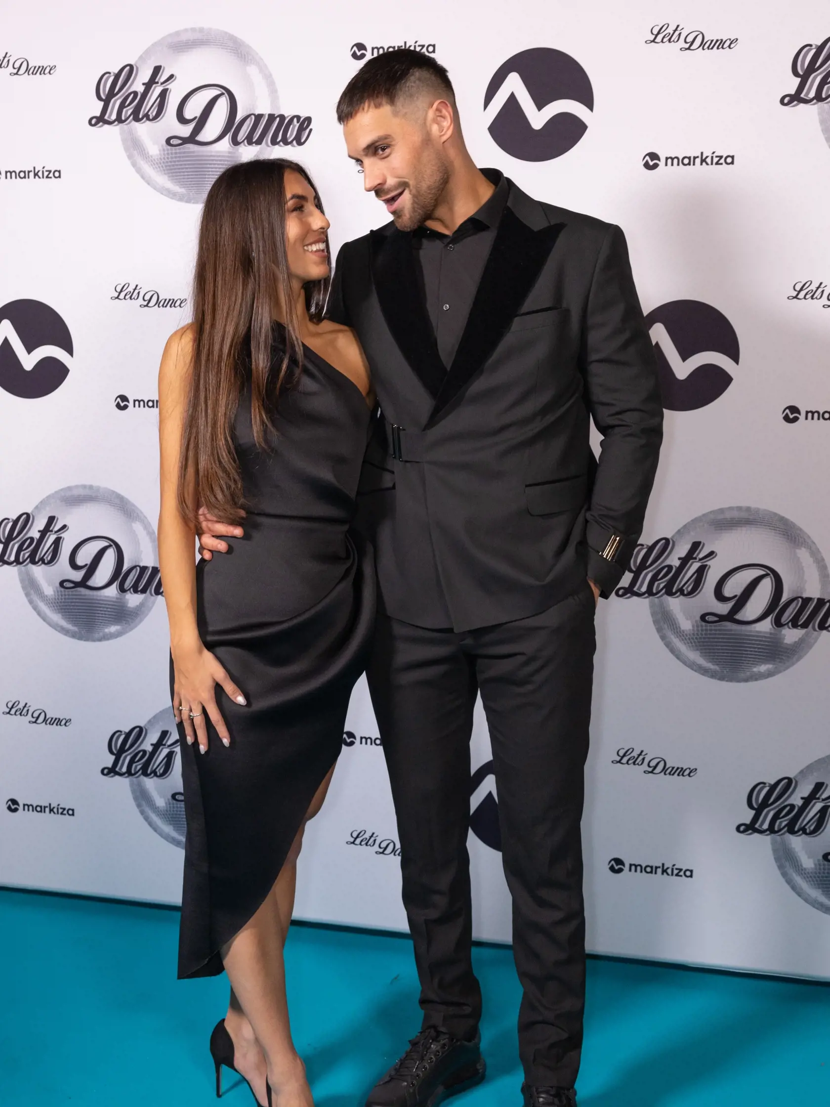 Adam Šedro z 3. série Love Islandu a tanečníčka Jasmin Affašová.
