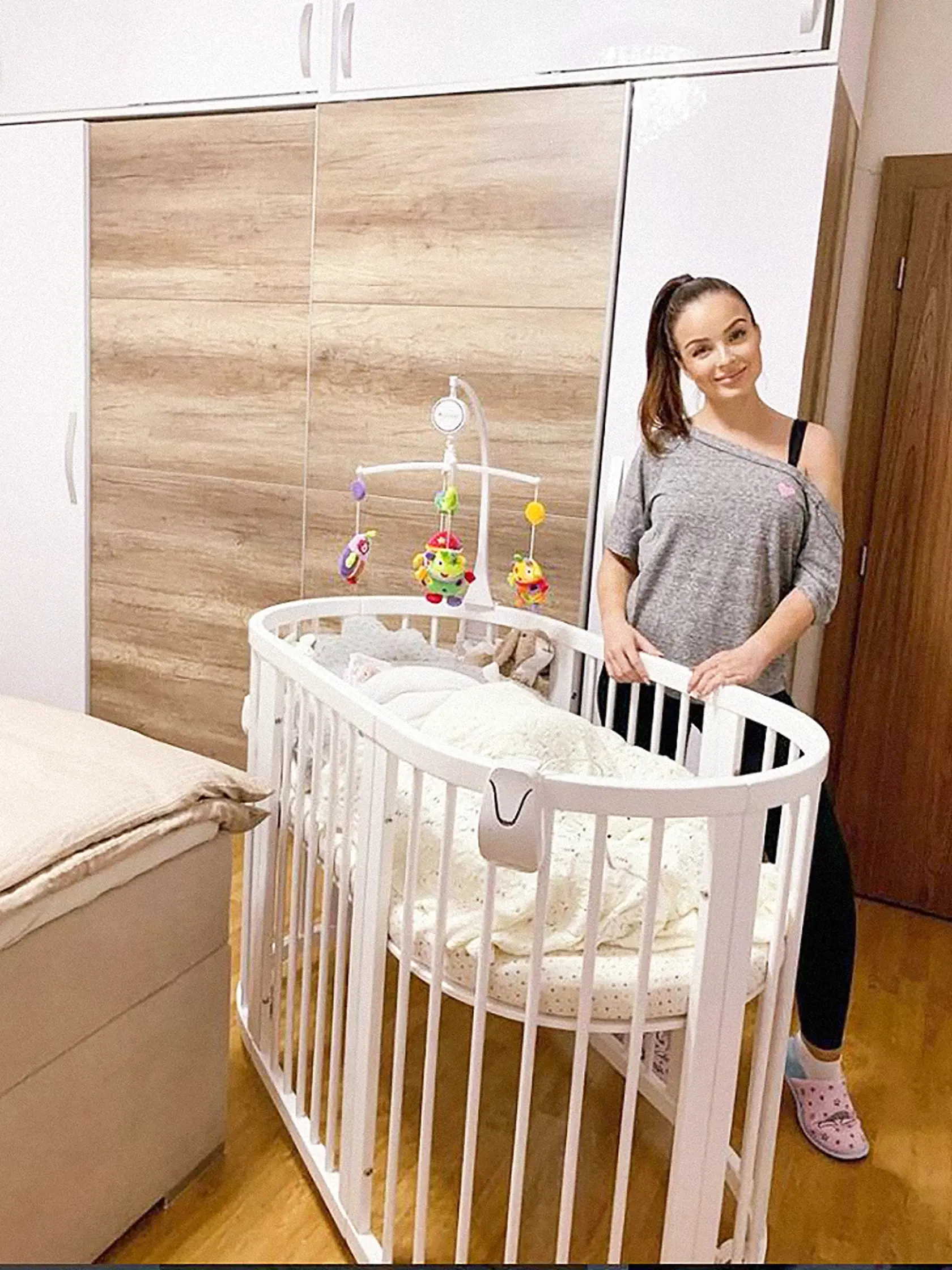 ROVNAKÁ IZBA
Obe speváčky pridávajú fotky z tej istej spálne.