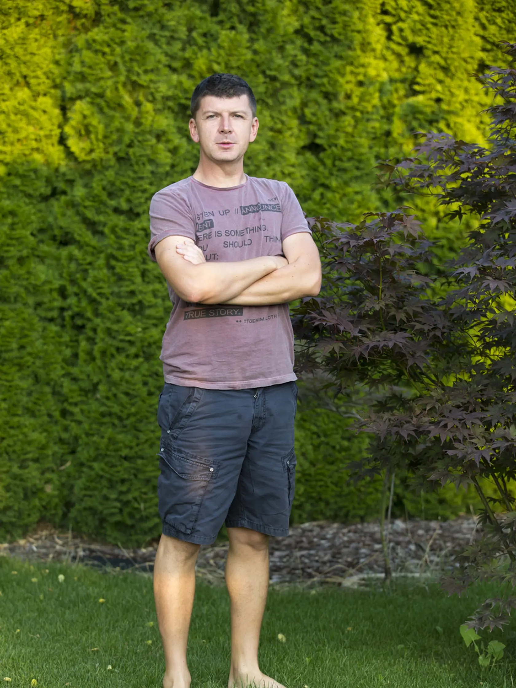 Moderátor si nevšíma varovné signály svojho tela.