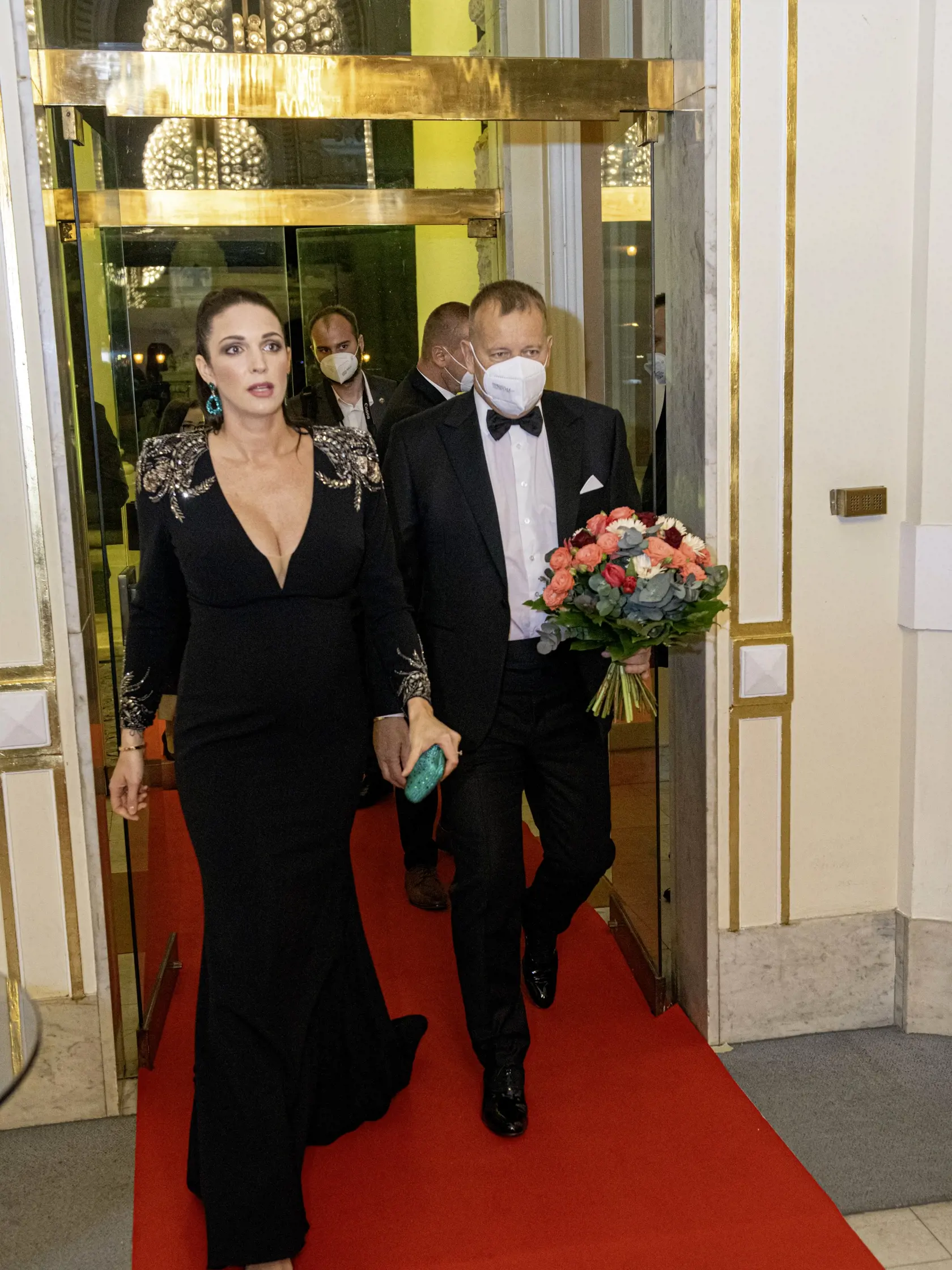Čo sa týka pikantností a prepierania špinavej bielizne, o tom by vedela najviac rozprávať expartnerka podnikateľa a predsedu Národnej rady SR Borisa Kollára (57) – Barbora Richterová. Tá rozprúdila hotovú vojnu s politikom a na dennej báze zásobuje sociálne siete informáciami z jeho súkromia nevyhýbajúc sa urážkam, osobným invektívam a vulgarizmom. Kollár tvrdí, že je to súčasť diskreditačnej kampane.