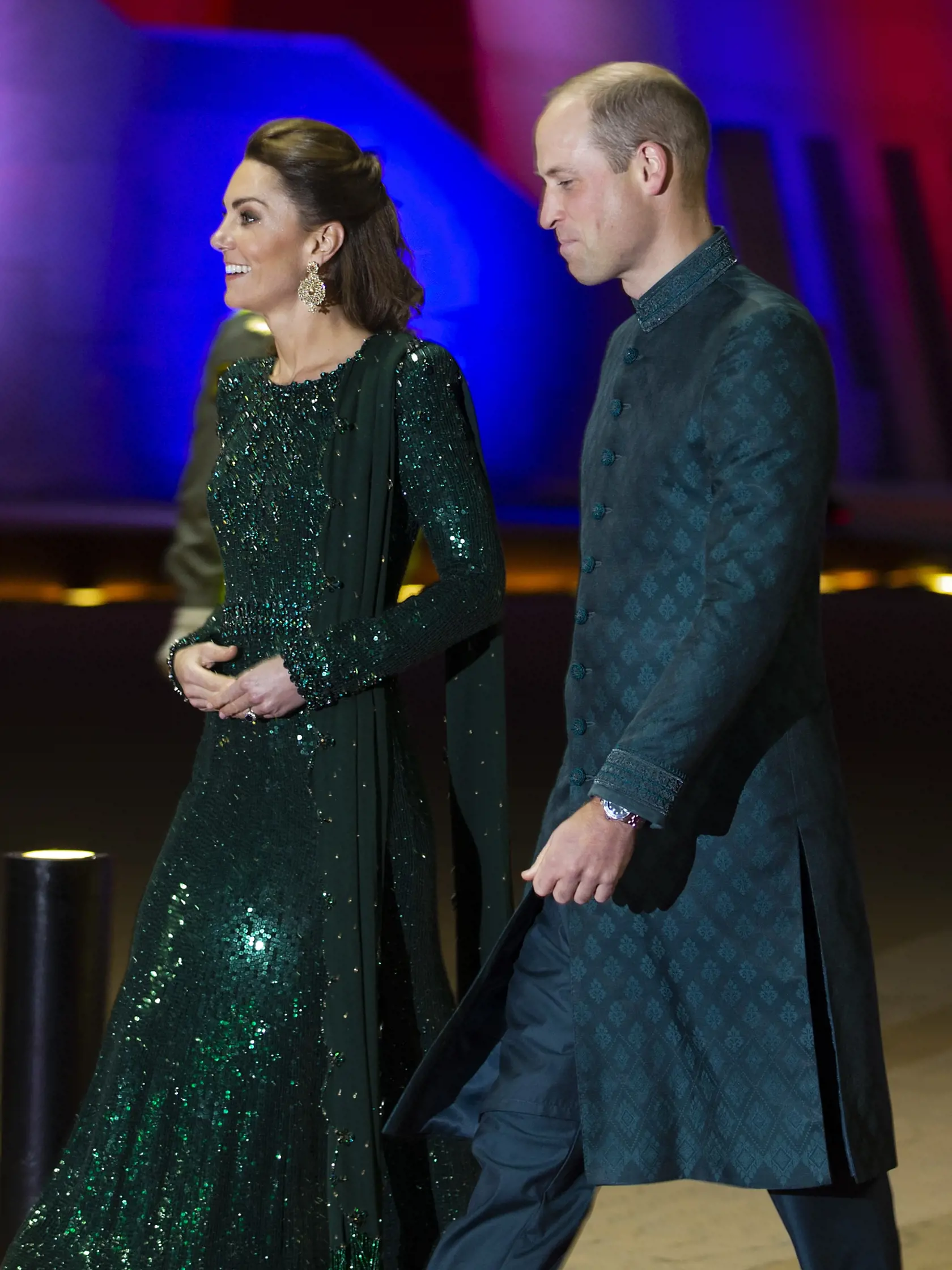 KK23 Islamabad - Britský princ William a jeho manželka Kate prichádzajú na recepciu  v Islamabade 15. októbra 2019. Britský kráľovský pár je na päťdňovej návšteve Pakistanu. FOTO TASR/AP
Britain's Prince William and his wife Kate arrive to attend a reception in Islamabad, Pakistan, Tuesday, Oct. 15, 2019. They kicked off a five-day tour of Pakistan on Tuesday amid much fanfare and tight security. (AP Photo/B.K. Bangash)