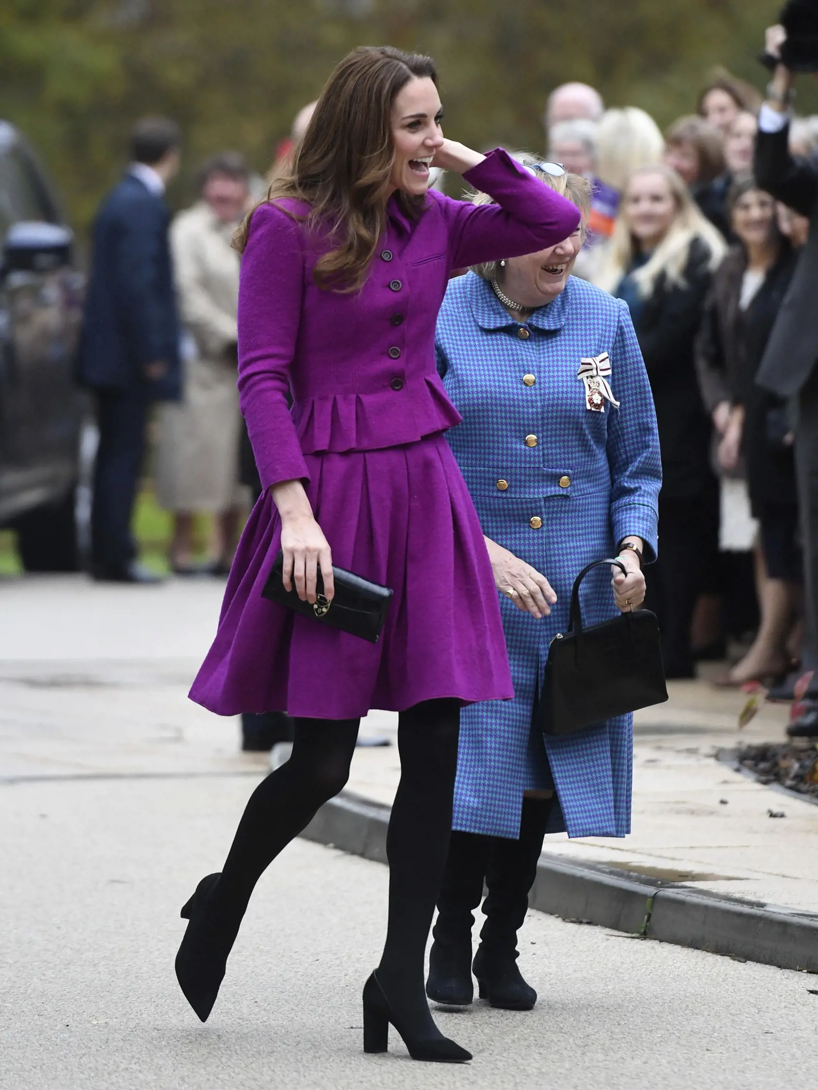 KK20 Framingham Earl -  Kate, vojvodkyňa z Cambridgea prichádza na návštevu nového detského hospicu The Nook v britskom Framingham Earl 15. novembra 2019. FOTO TASR/AP
Kate, the Duchess of Cambridge arrives for a visit to view  East Anglia's Children's Hospices' new hospice 'The Nook' in Framingham Earl, Norfolk, England, Friday, Nov. 15, 2019. (Toby Melville/PA via AP)