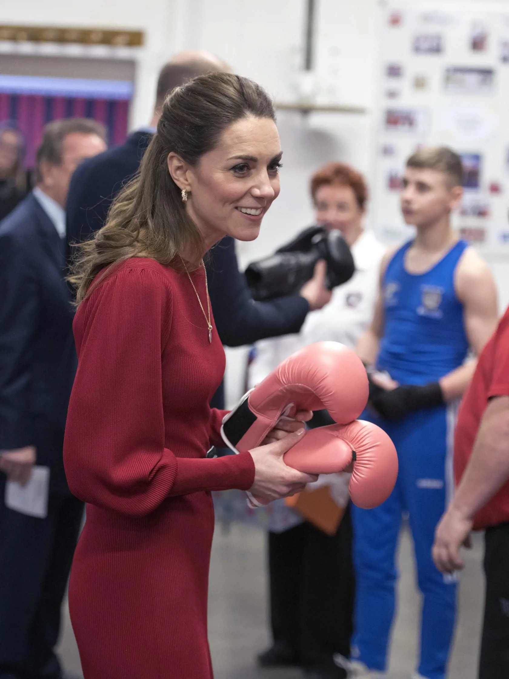 MIK 17 Port Talbot - Na snímke Kate, vojvodkyna z Cambridgea sa zapája do činnosti počas návštevy boxového klubu Bulldogs v Port Talbot, v južnom Walese 4. februára 2020. Klub pomáha mladým ľuďom, ktorí prešli ťažkými detskými problémami. FOTO TASR/AP

Britain's Kate, Duchess of Cambridge joins in the activities during a visit to the Bulldogs boxing club in Port Talbot, South Wales, Tuesday, Feb. 4, 2020. The club helps support young people in the community who have been affected by adverse chil