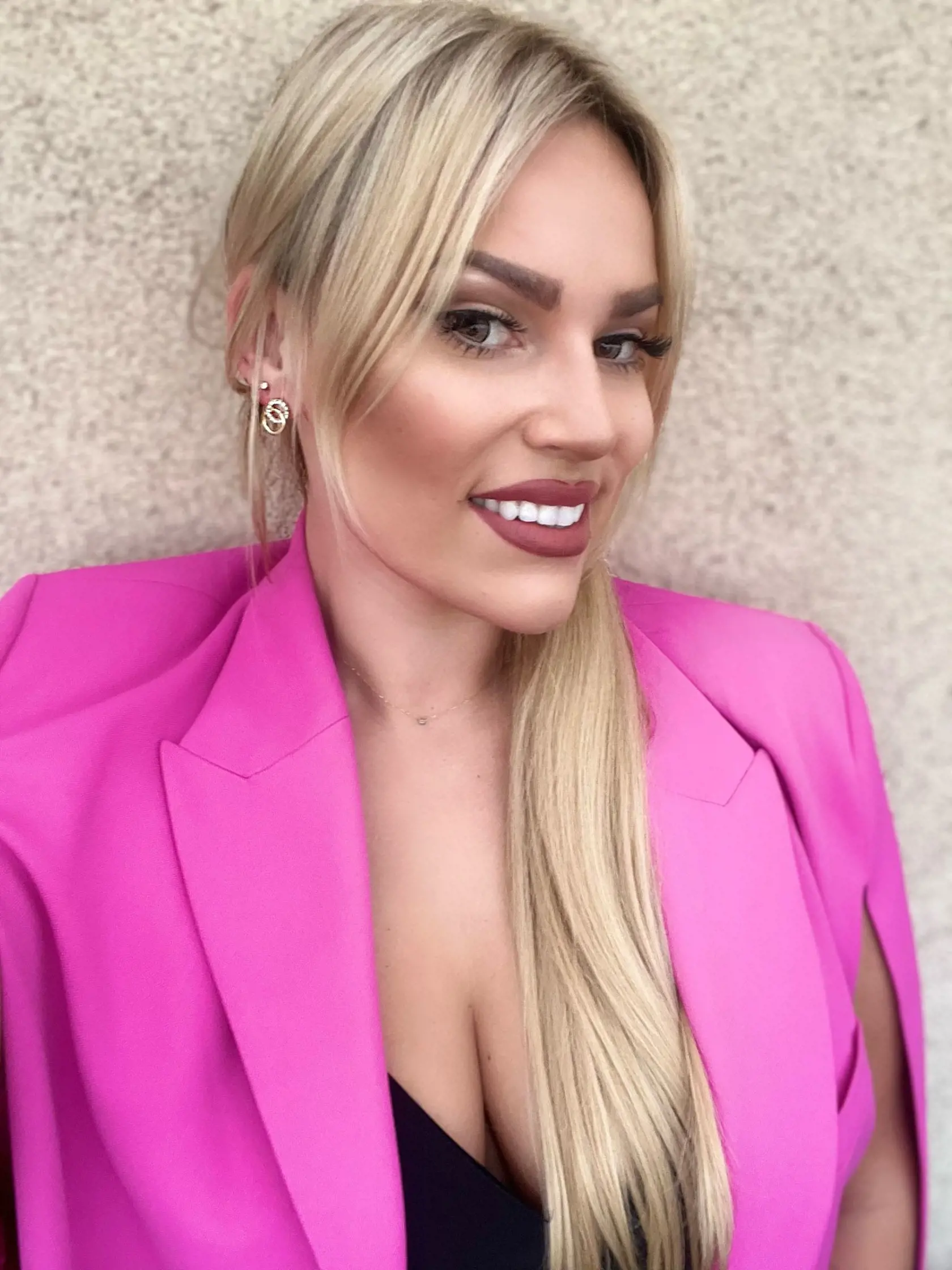 Vizážistka a stylistka Lucia z wibo.sk bola outfitmi Šofranko príjemne prekvapená.