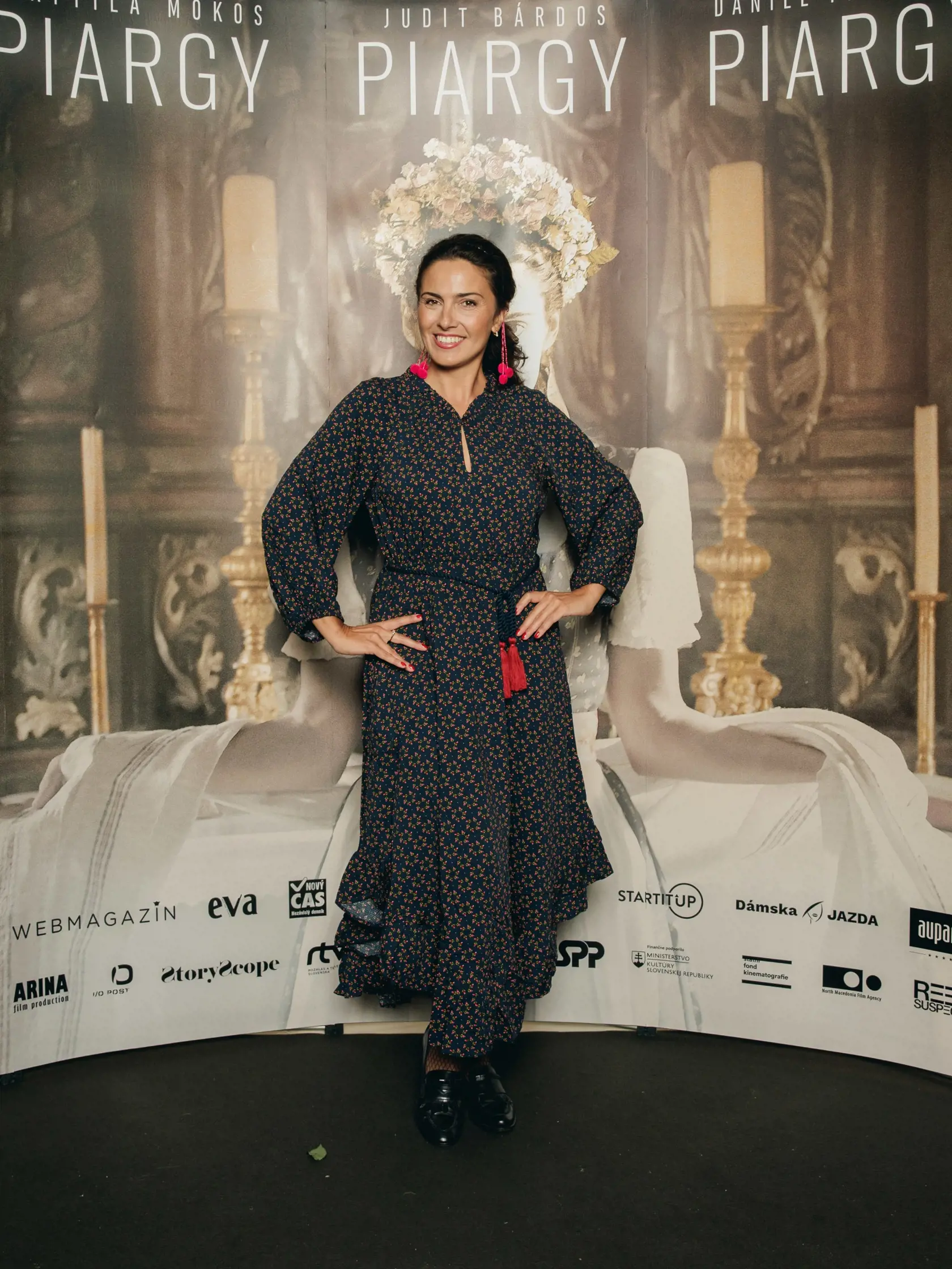 Lucia Siposová sa na premiéru obliekla so šmrncom folklóru.
