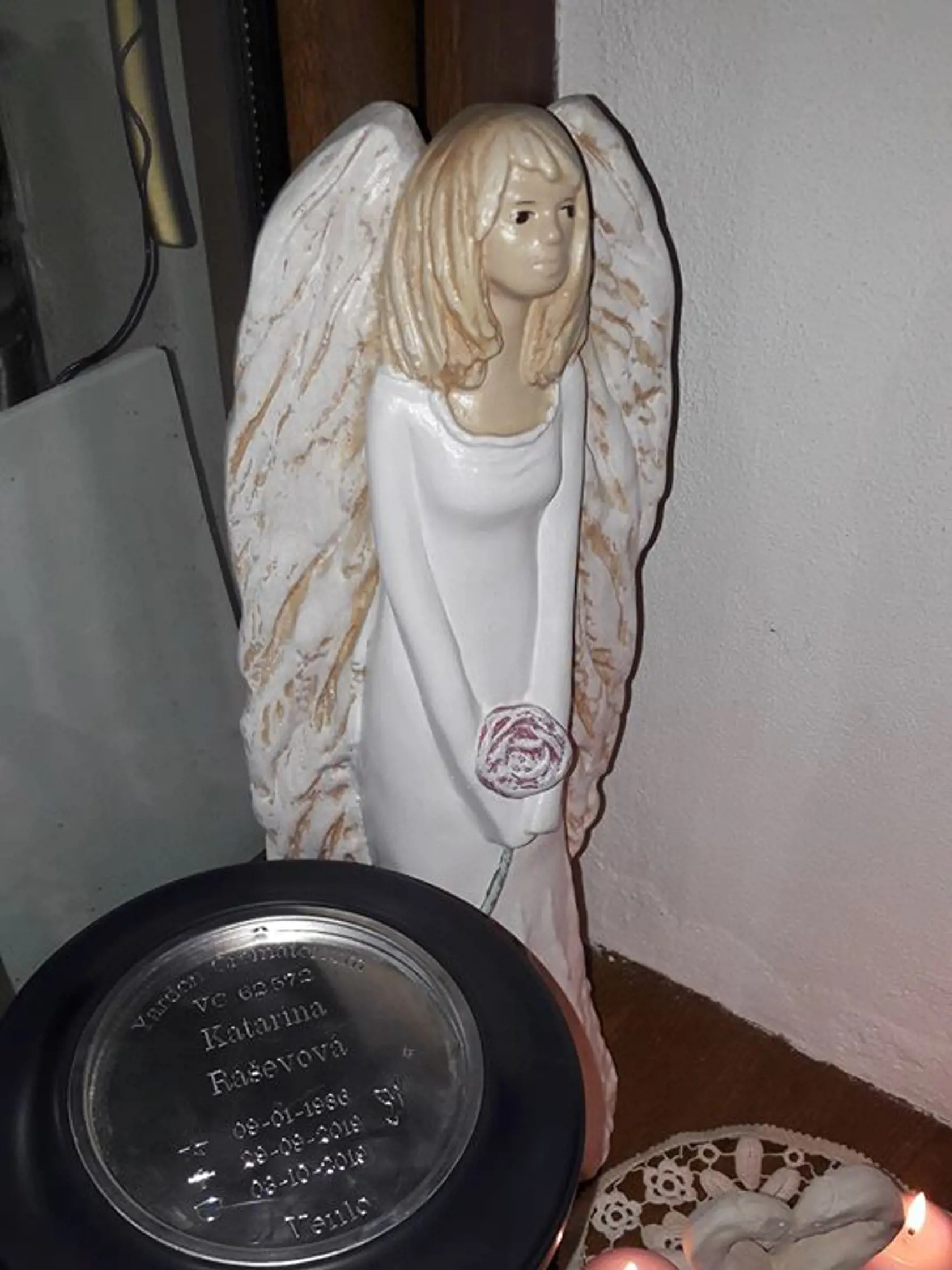 Popol Katky Raševovej už má jej mama herečka Ľuba Blaškovičová doma.