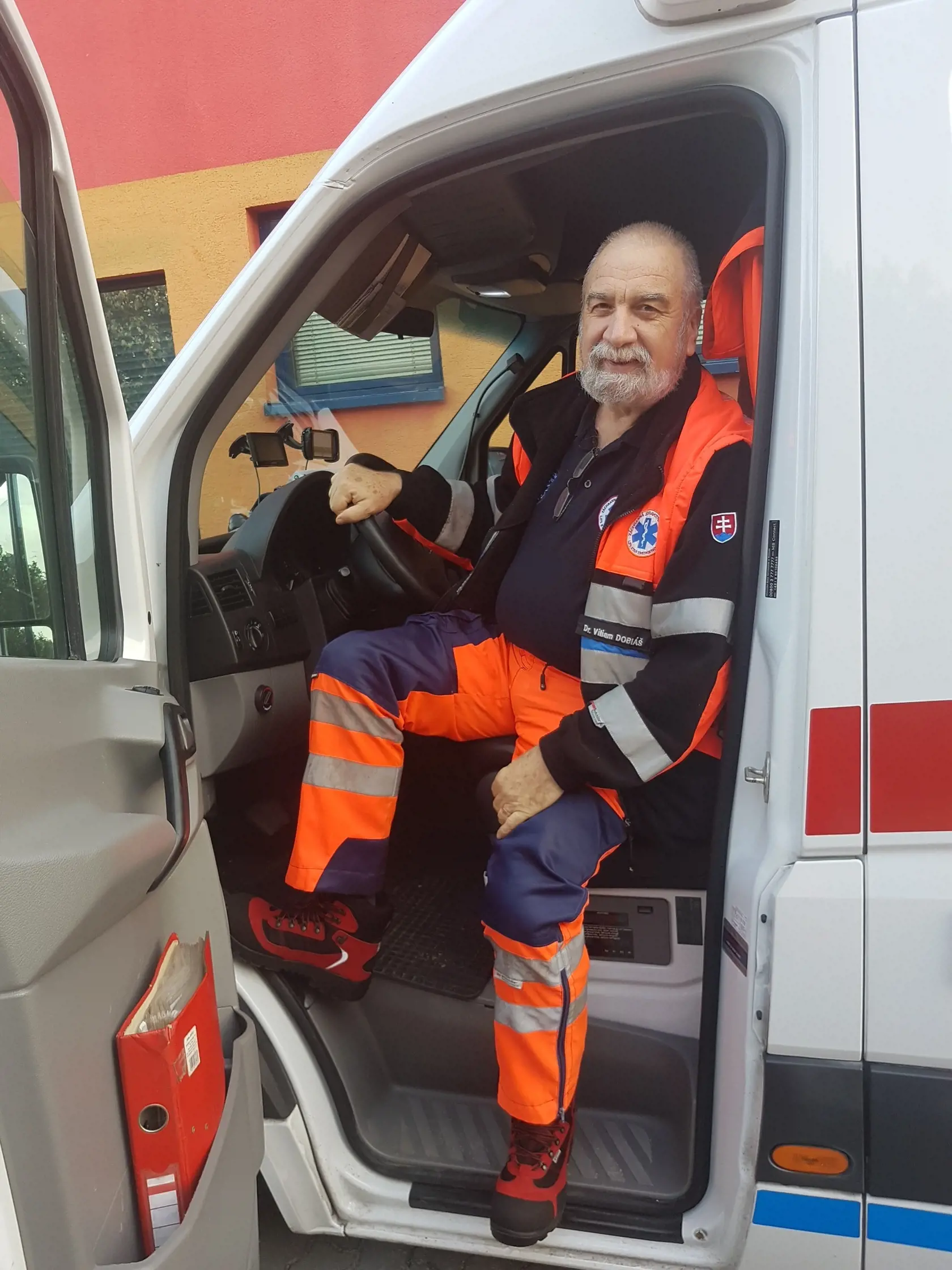 Vo videu nevystupuje skutočný Viliam Dobiáš, čo zdravotnej poisťovni Union aj osobne potvrdil, a žiadny zázračný liek podobného typu v skutočnosti neexistuje.
