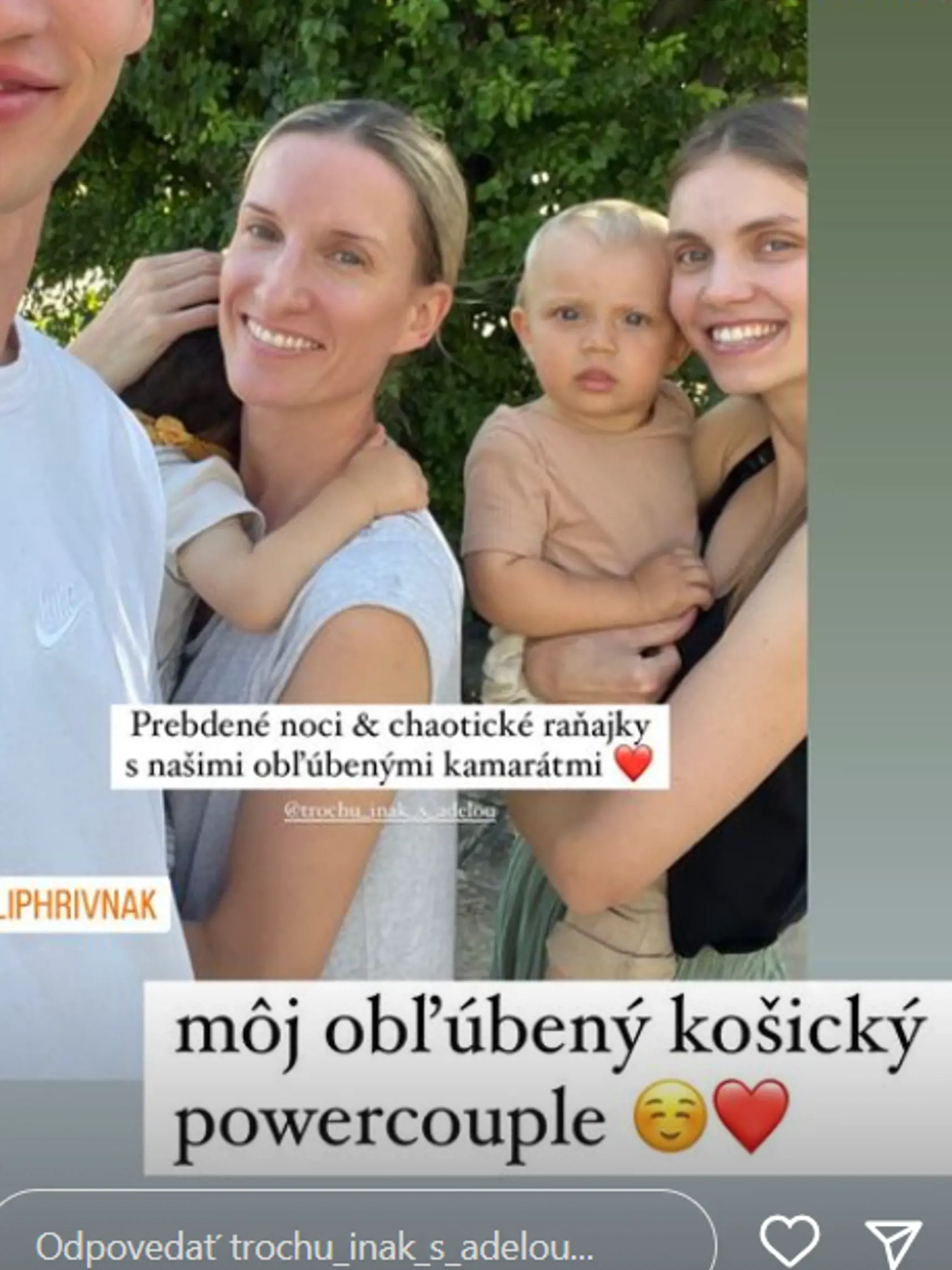 Adela a jej synček v objatí.