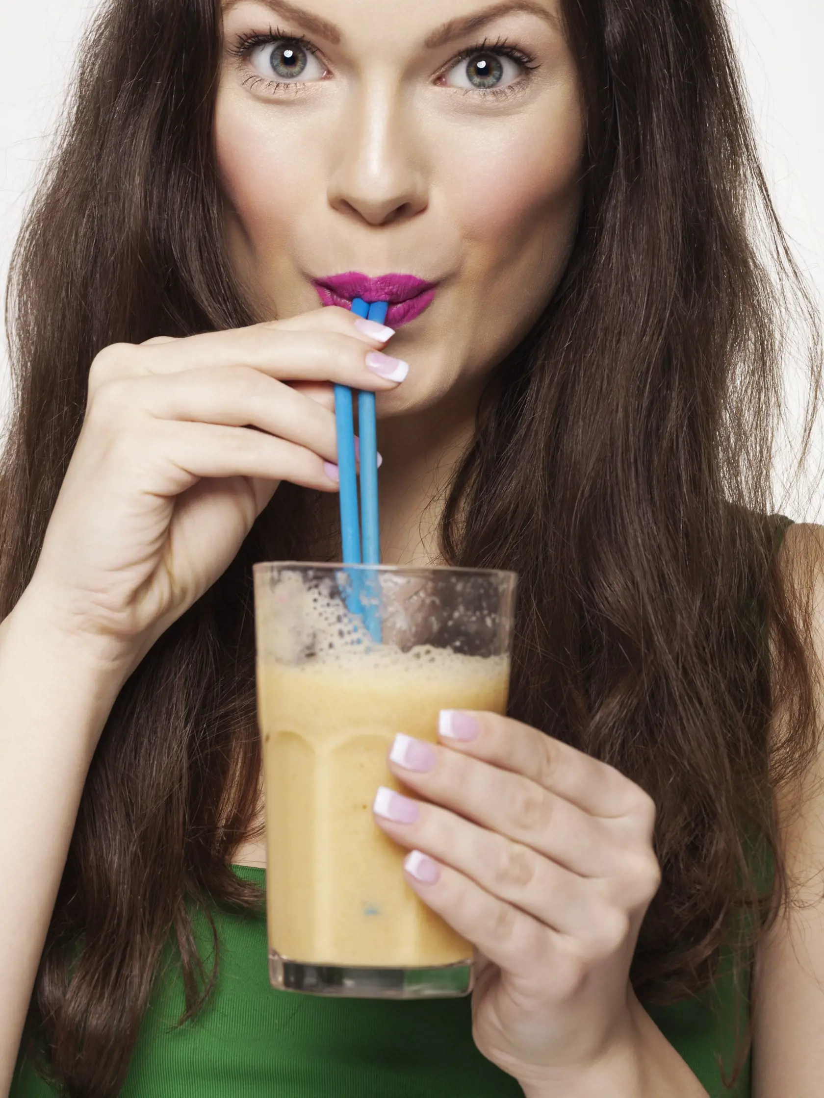 žena - nápoj - smoothie - slamka