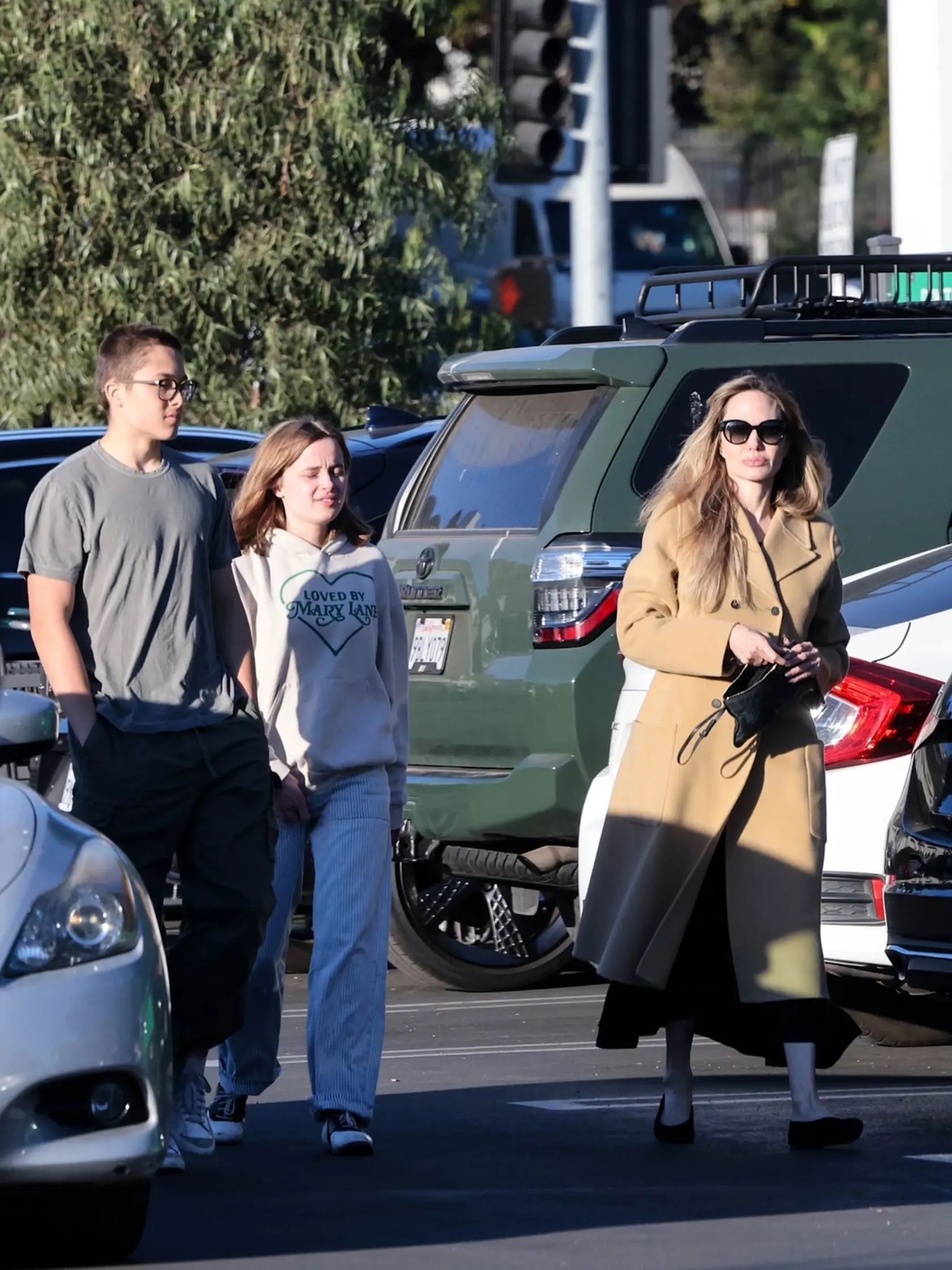Krásna Angelina Jolie si prechádza veľkou životnou zmenou. Herečka sa totiž musela zmieriť s tým, že jeden z jej synov sa rozhodol odsťahovať z domu.