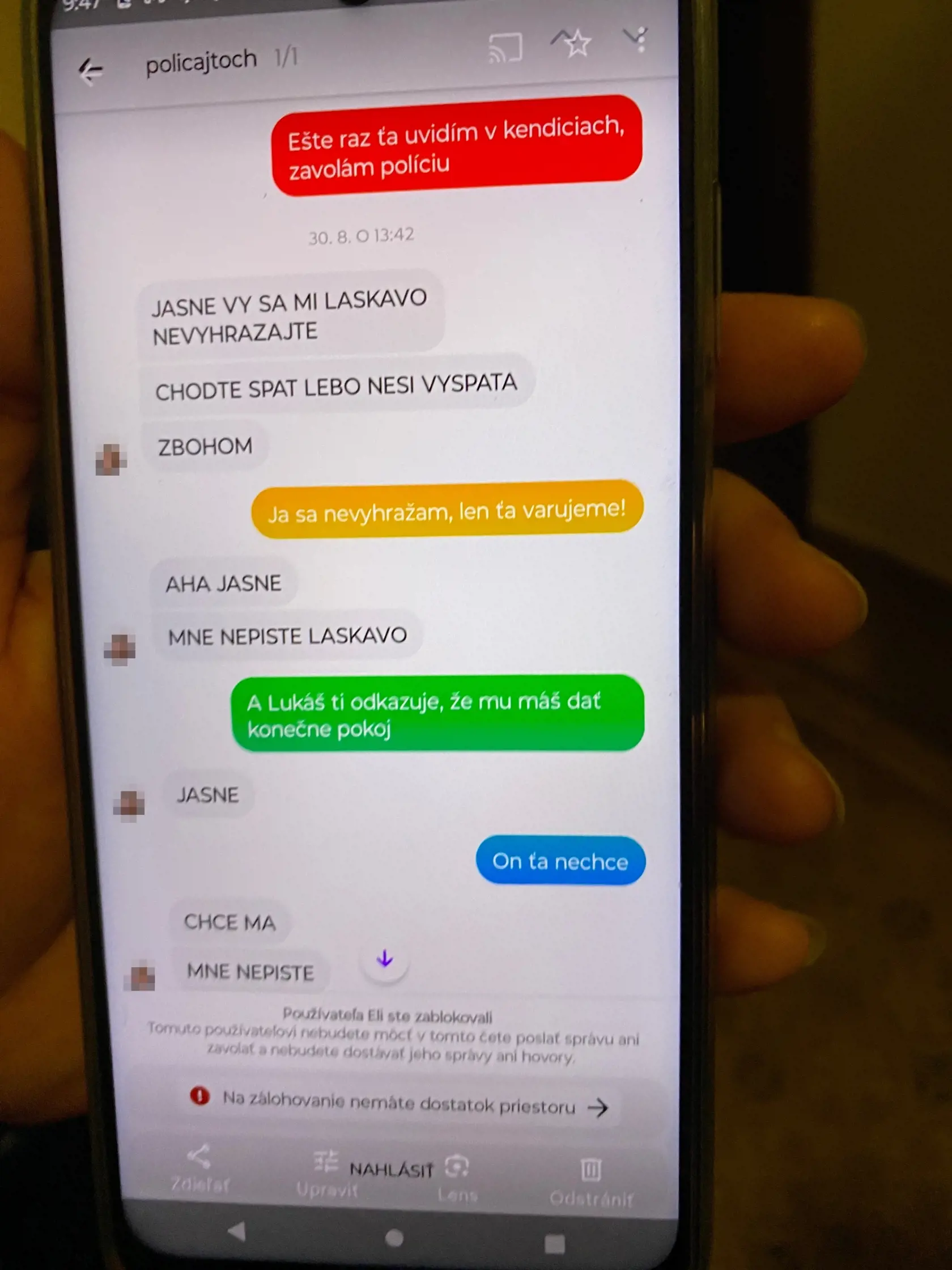 Elena písala správy manželke obvineného Lukáša.