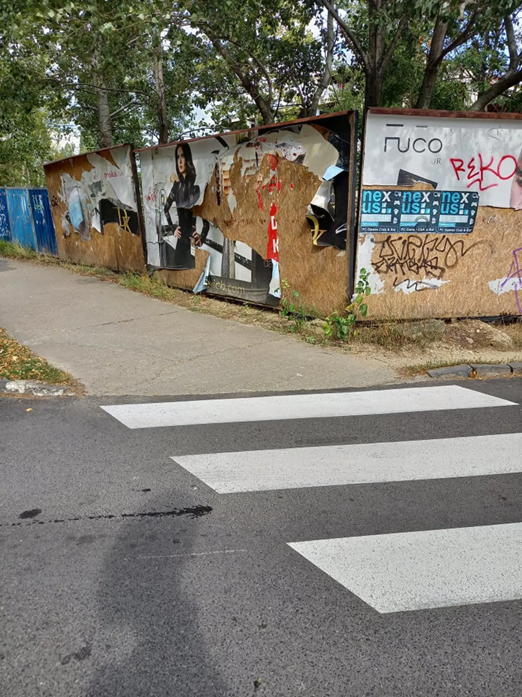 23. september 2020: Billboard na kozmetické služby Daniely Kralevich, kde na Tomášikovej ulici búralo auto tejto návrhárky a bývalej missky, je strhnutý.