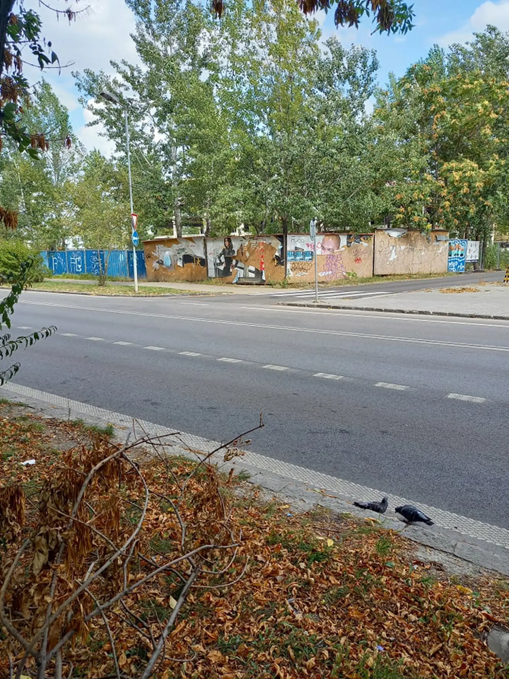 23. september 2020: Billboard na kozmetické služby Daniely Kralevich, kde na Tomášikovej ulici búralo auto tejto návrhárky a bývalej missky, je strhnutý.