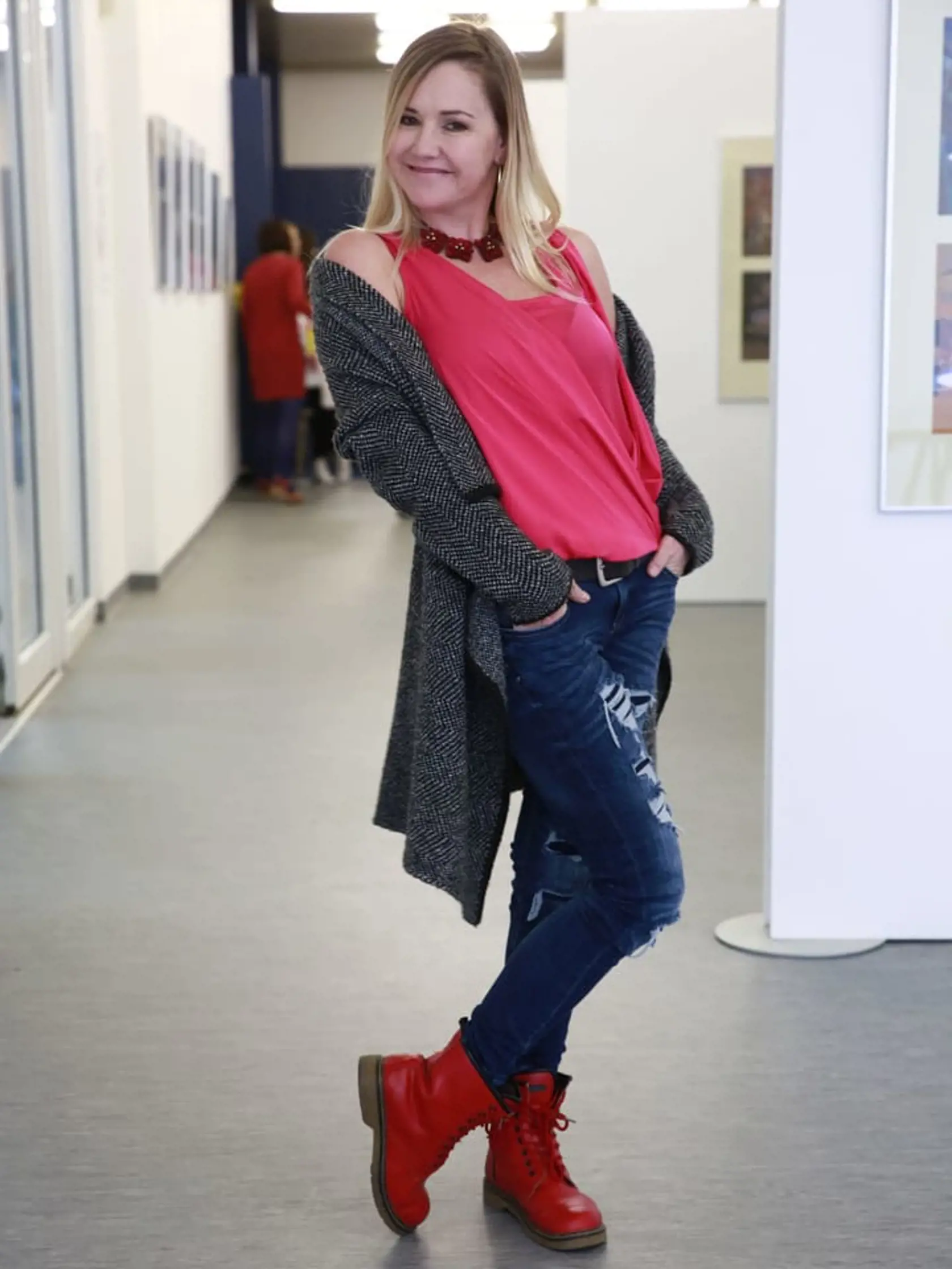 Den otvorených dverí v pieštanskej knižnici, spojené s čítačkou detskych kníh, zučastnený - Braňo Jóbus, Petra Nagyová-Džerengová, Adela Banášová, Zuzana Haasová a dizajnér Michal Staško.
