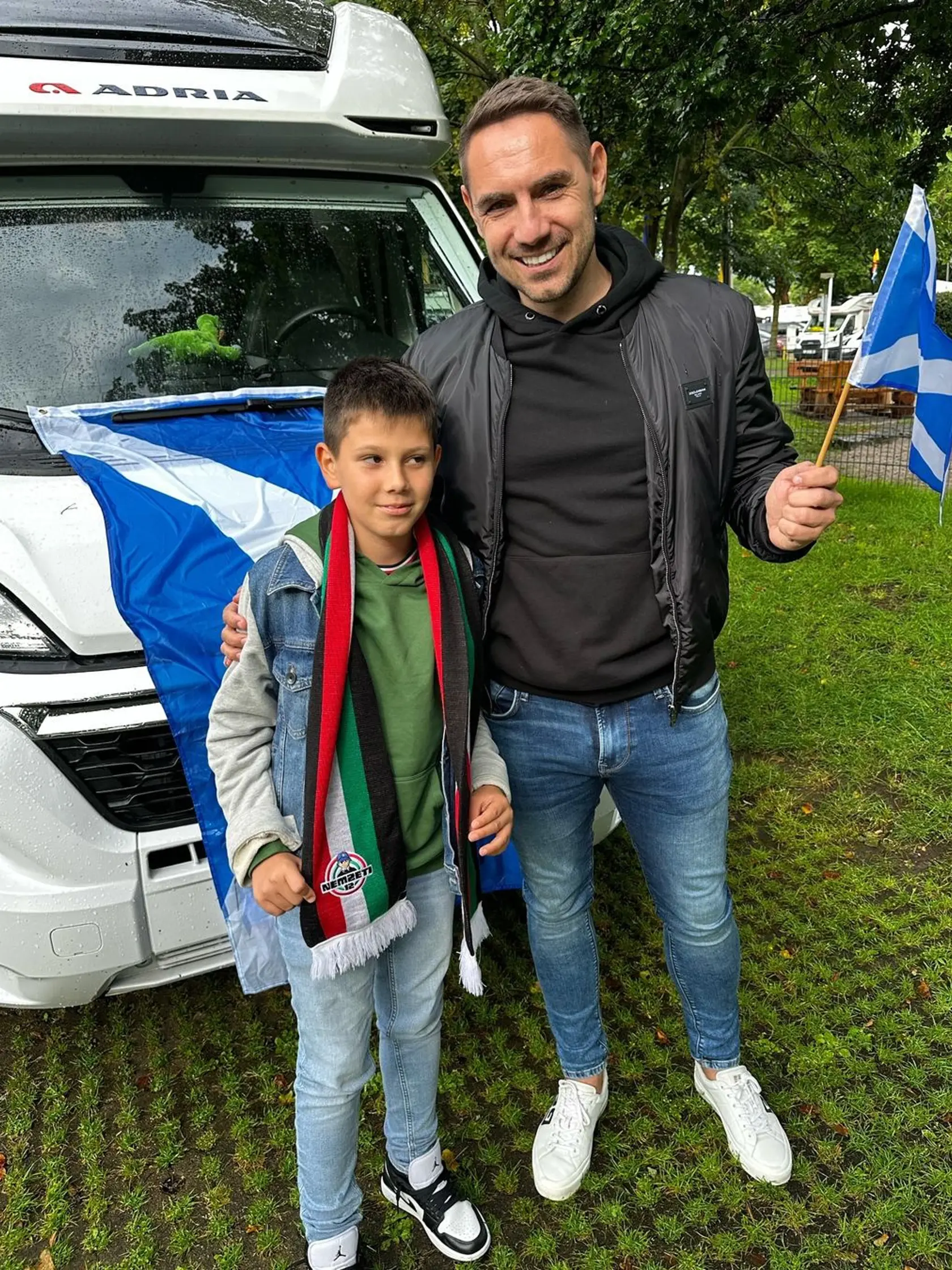 György Gyimesi so synom ako futbalový fanúšikovia počas tohtoročných majstrovstiev Európy, vybrali sa na zápas medzi Maďarskom a Škótskom. Futbalisti Maďarska 23. júna Škótsko zdolali 1:0 a tešili sa z prvého trojbodového zisku na turnaji.